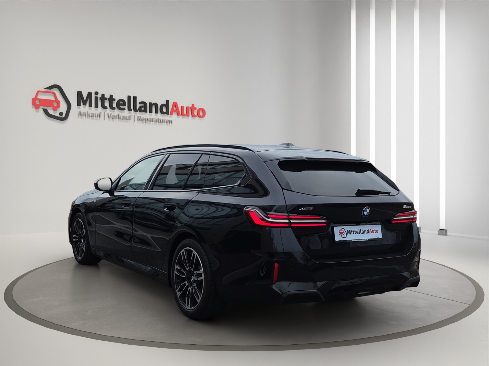 BMW 520d xDrive 48V Touring M Sport Steptronic-image-13