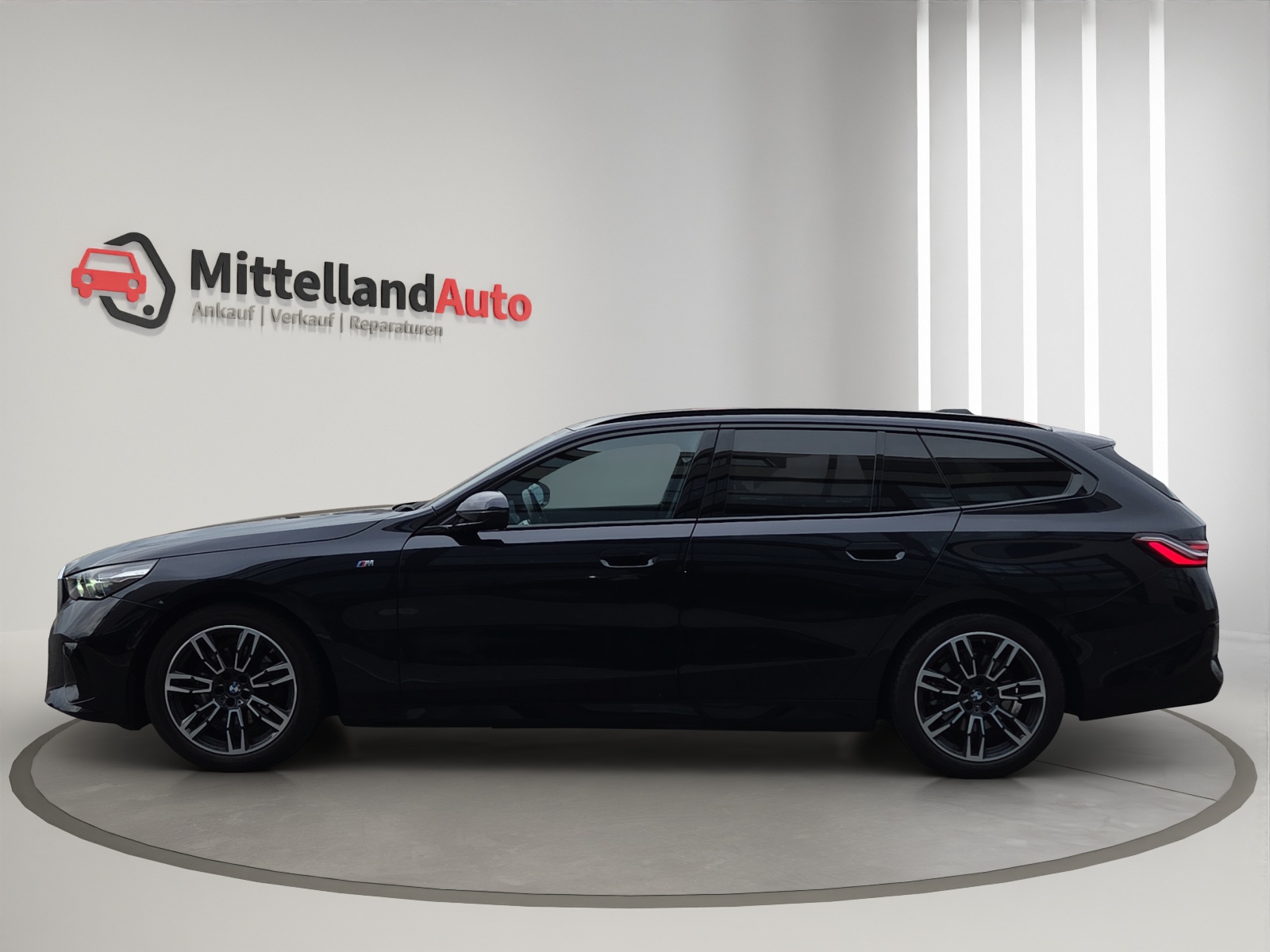 BMW 520d xDrive 48V Touring M Sport Steptronic-image-4