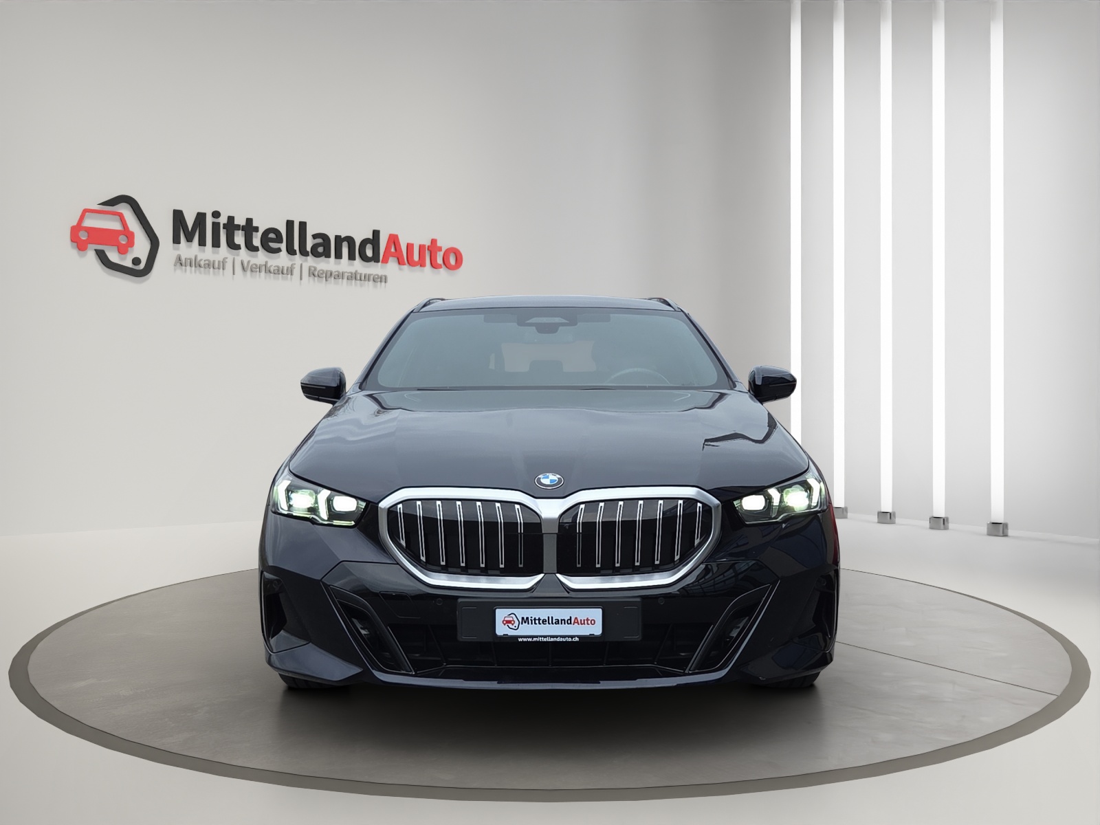 BMW 520d xDrive 48V Touring M Sport Steptronic-showroom-element-1