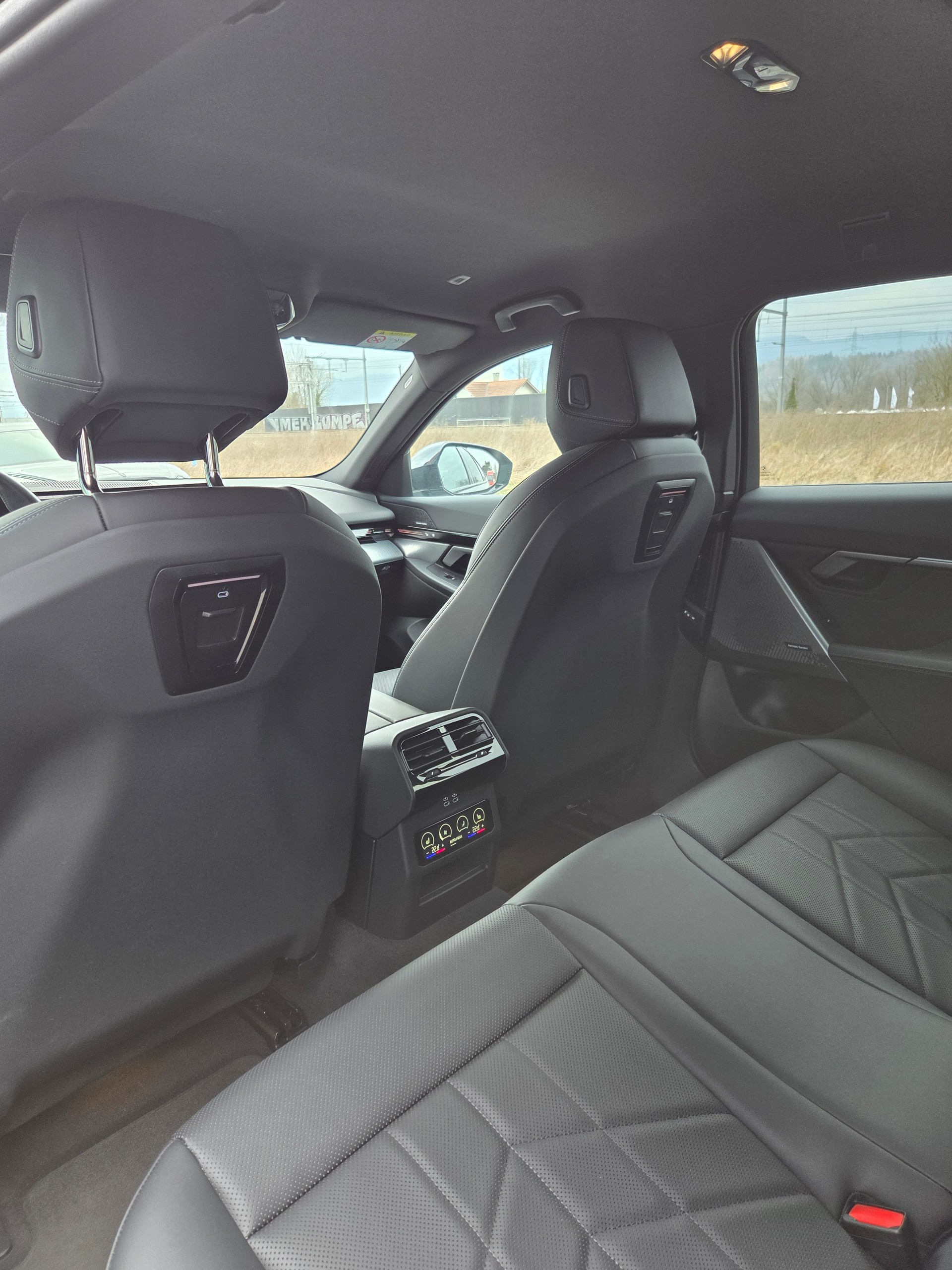 BMW 520d xDrive 48V Touring M Sport Steptronic-image-10