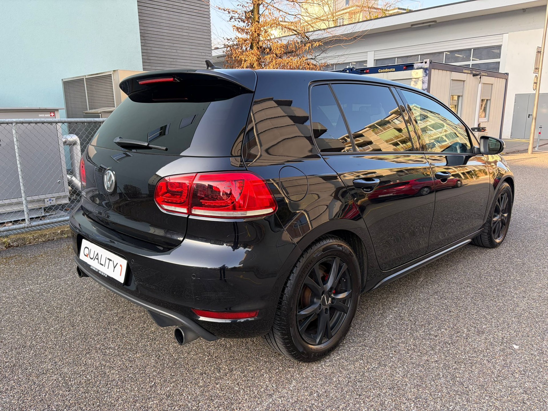 VW Golf 2.0 TSI GTI-showroom-element-2