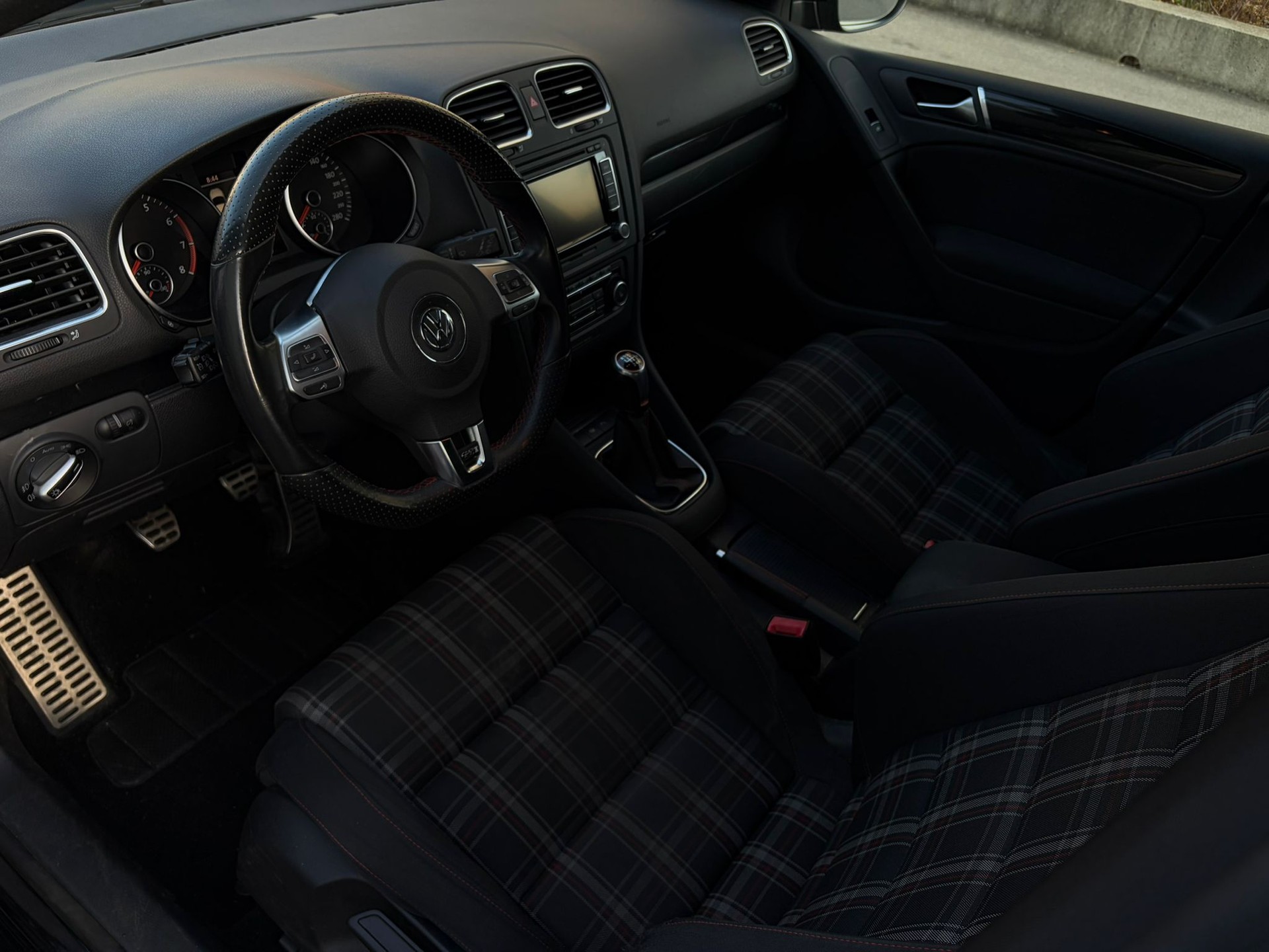VW Golf 2.0 TSI GTI-image-8
