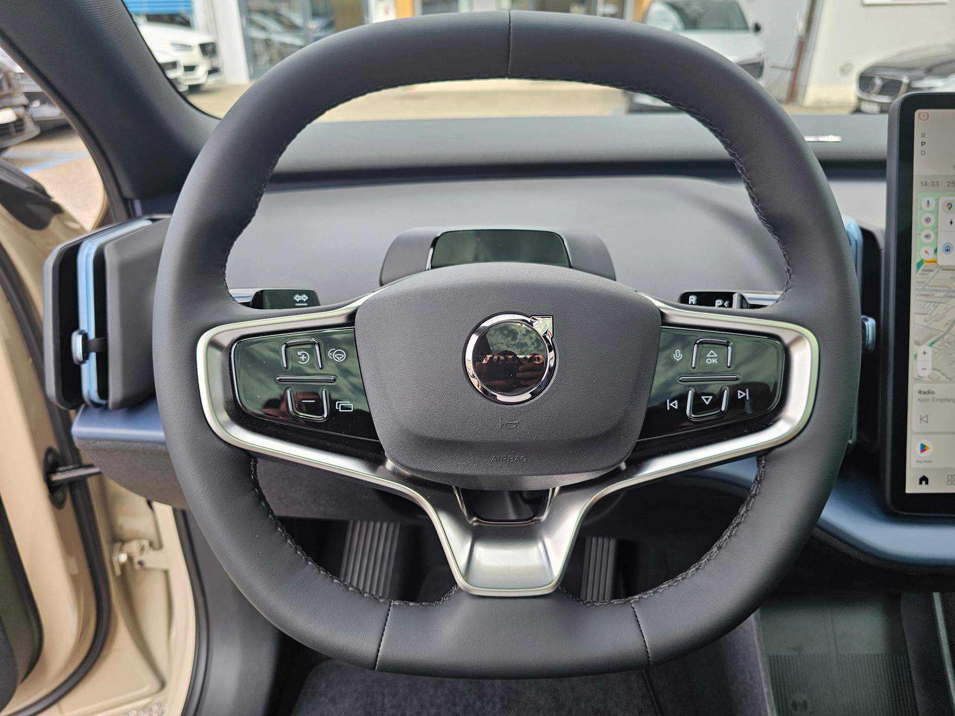 VOLVO EX30 Cross Country E60 69kWh Twin Performance AWD-image-9