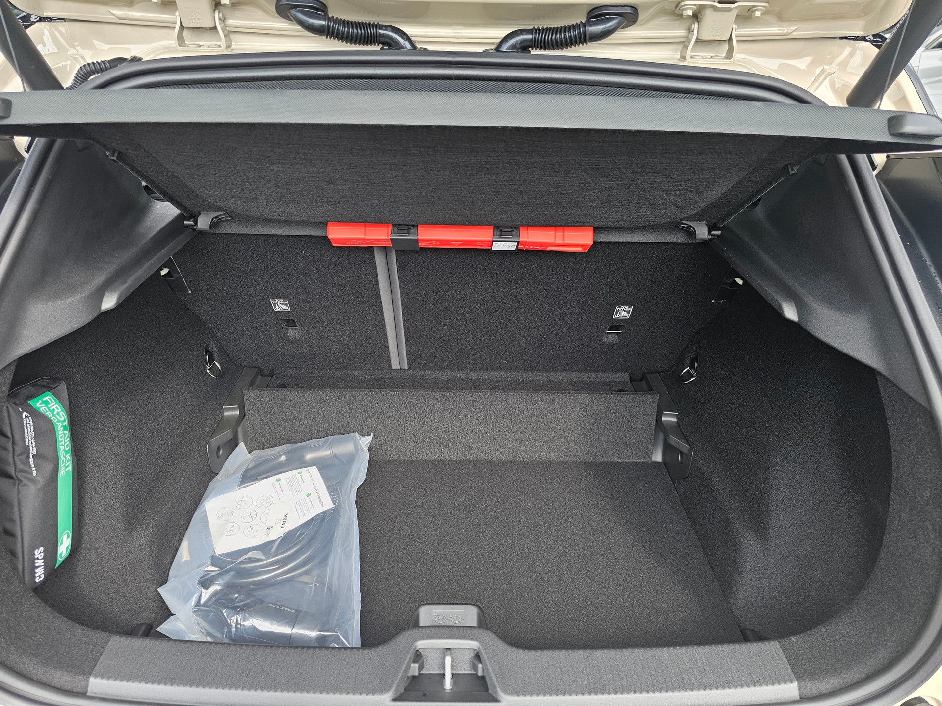VOLVO EX30 Cross Country E60 69kWh Twin Performance AWD-image-15