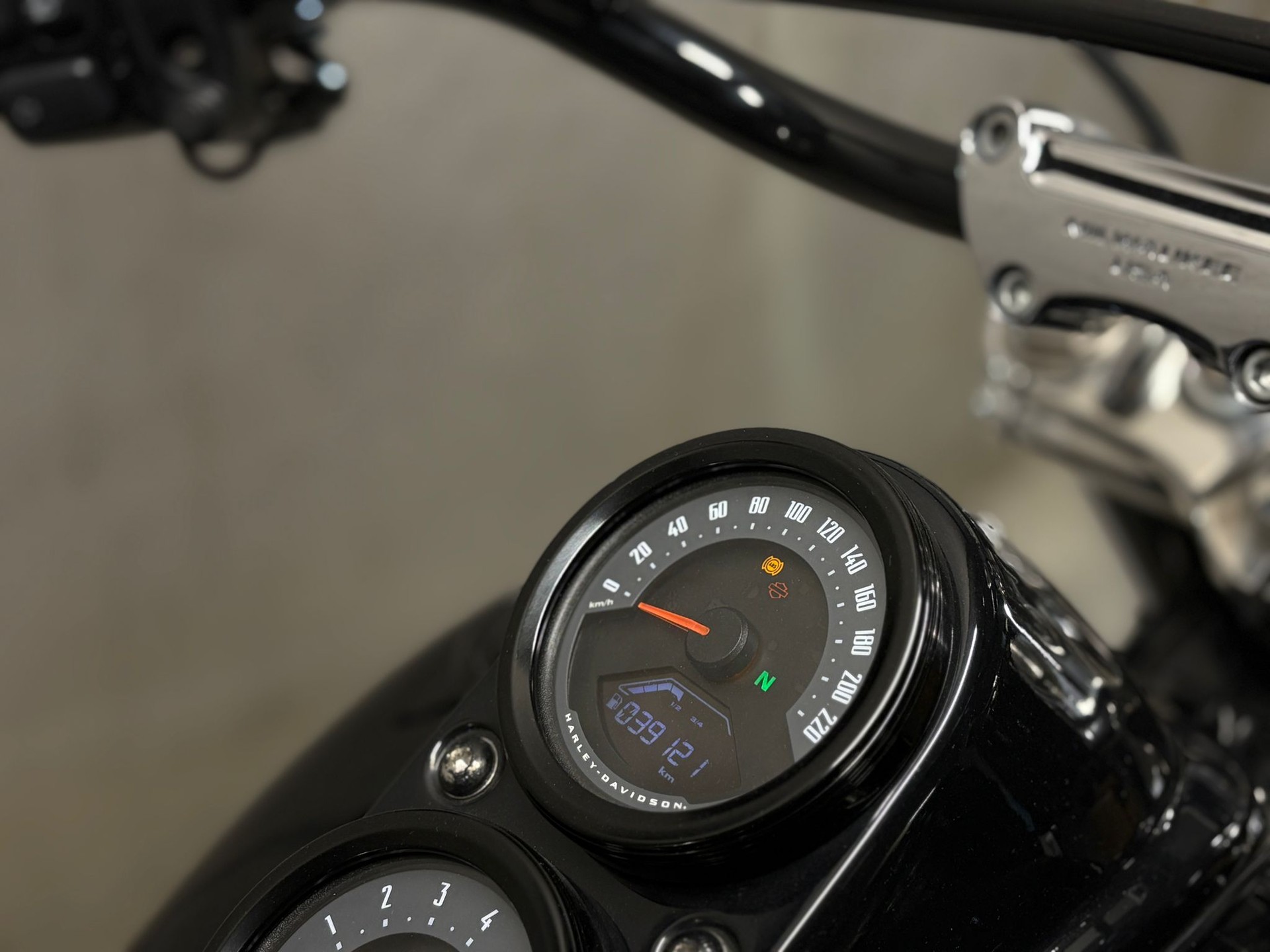 HARLEY-DAVIDSON FXLR Low Rider 107 ABS-image-6