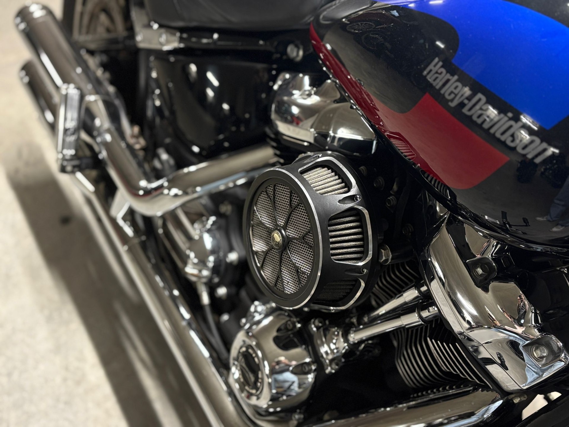 HARLEY-DAVIDSON FXLR Low Rider 107 ABS-image-1