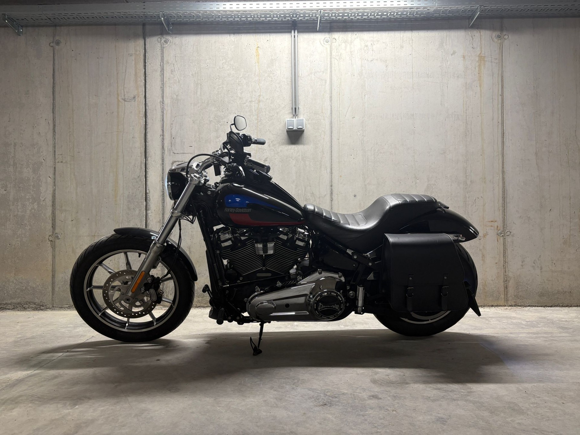 HARLEY-DAVIDSON FXLR Low Rider 107 ABS-image-2