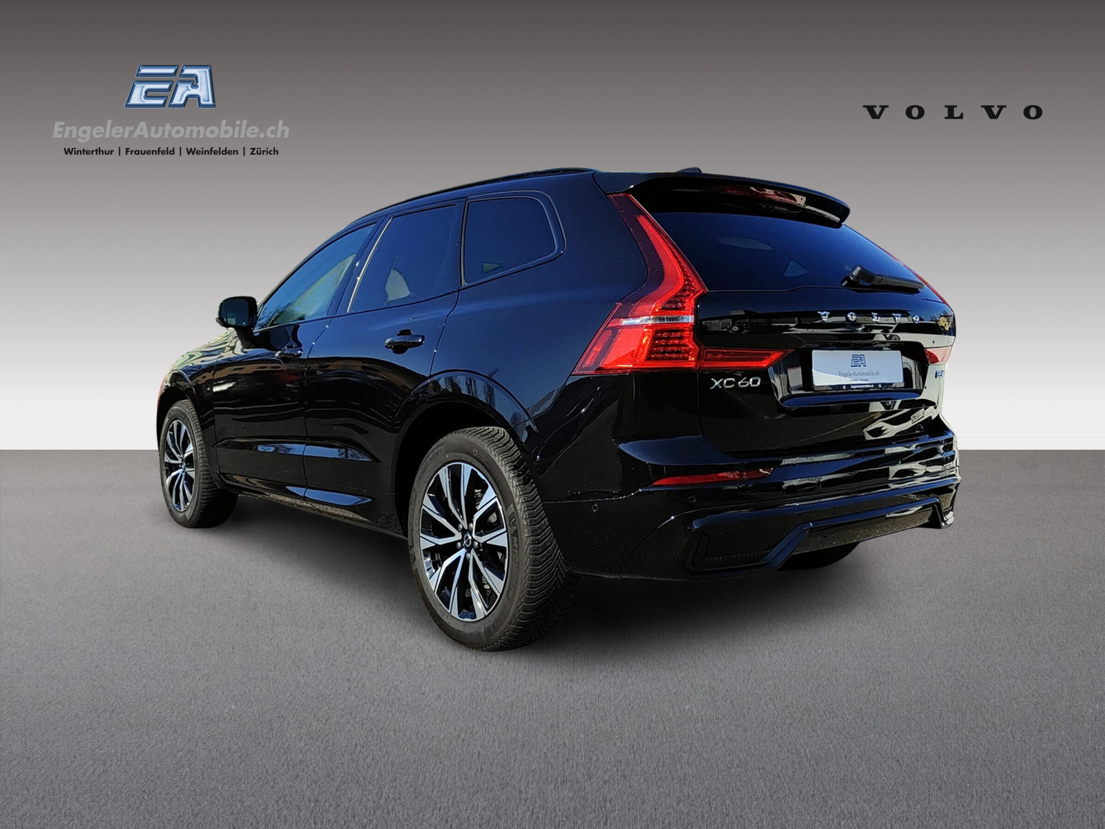 VOLVO XC60 2.0 B5 MH Plus Dark AWD-showroom-element-3