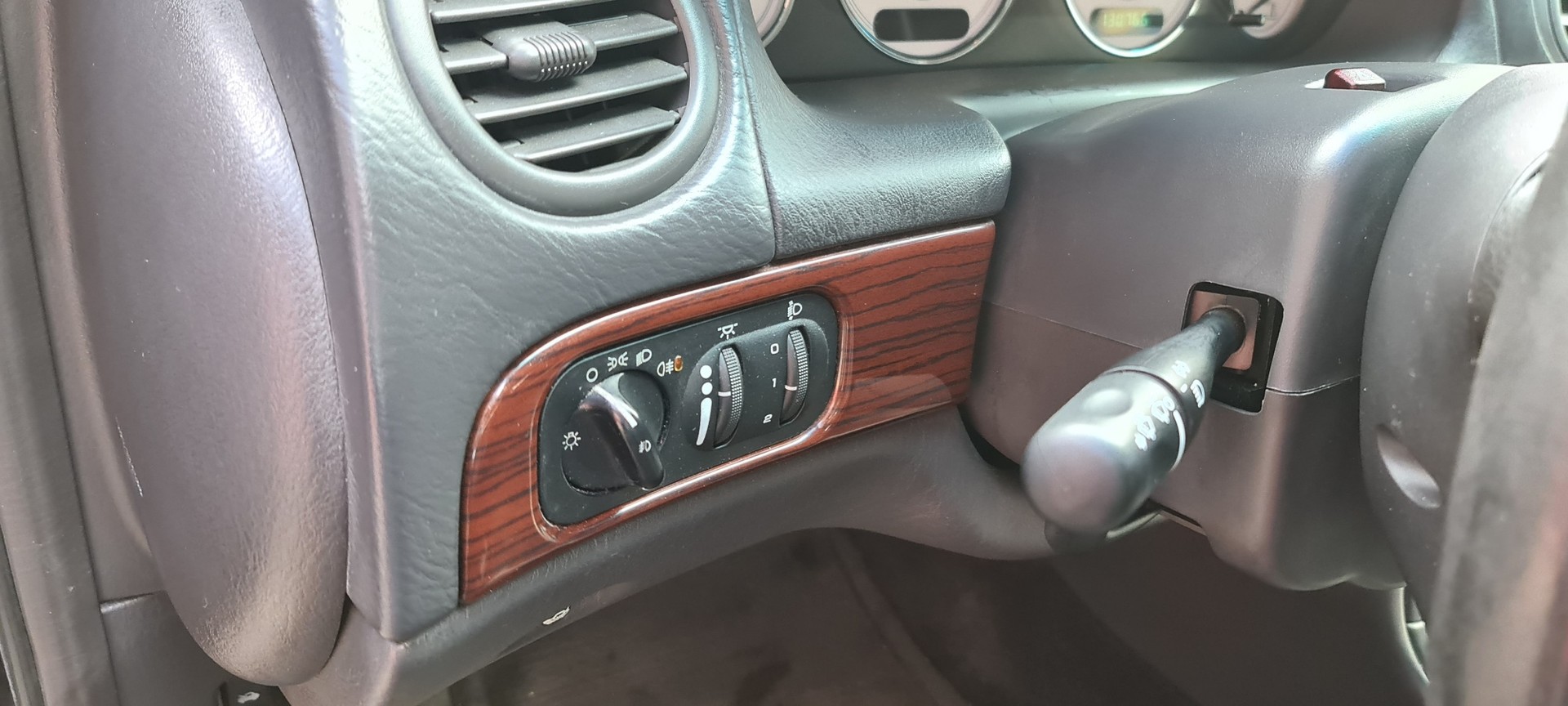CHRYSLER 300M-image-15