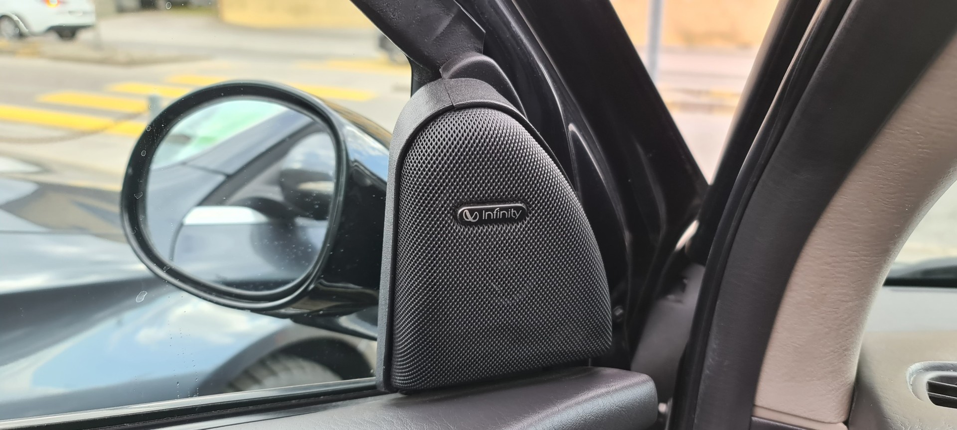 CHRYSLER 300M-image-29