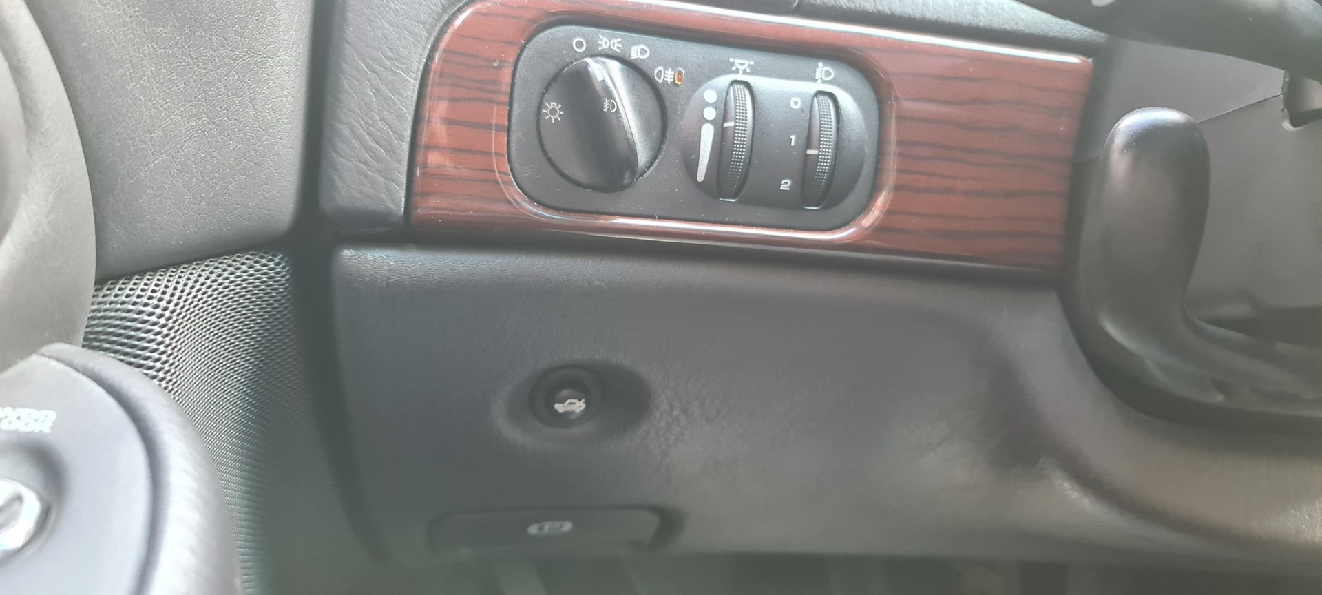 CHRYSLER 300M-image-22