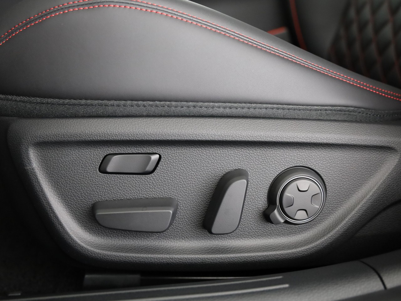 GENESIS Shooting Brake 2.0T AWD Sport-image-17