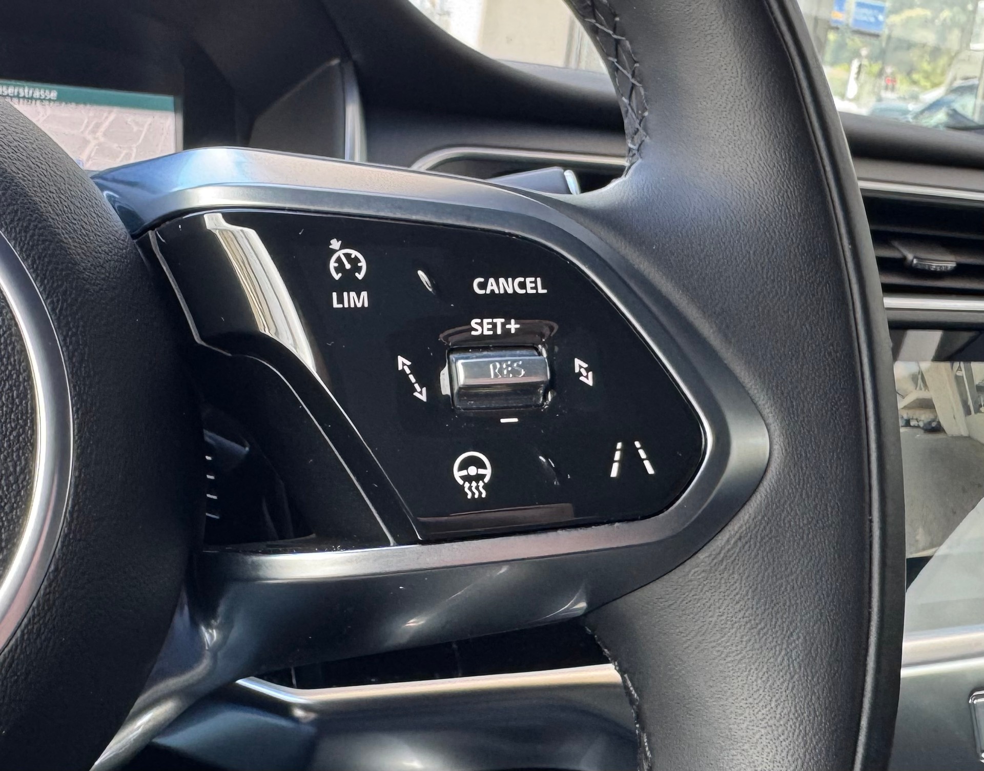 JAGUAR I-Pace EV400 90kW/h R-Dynamic SE-image-15