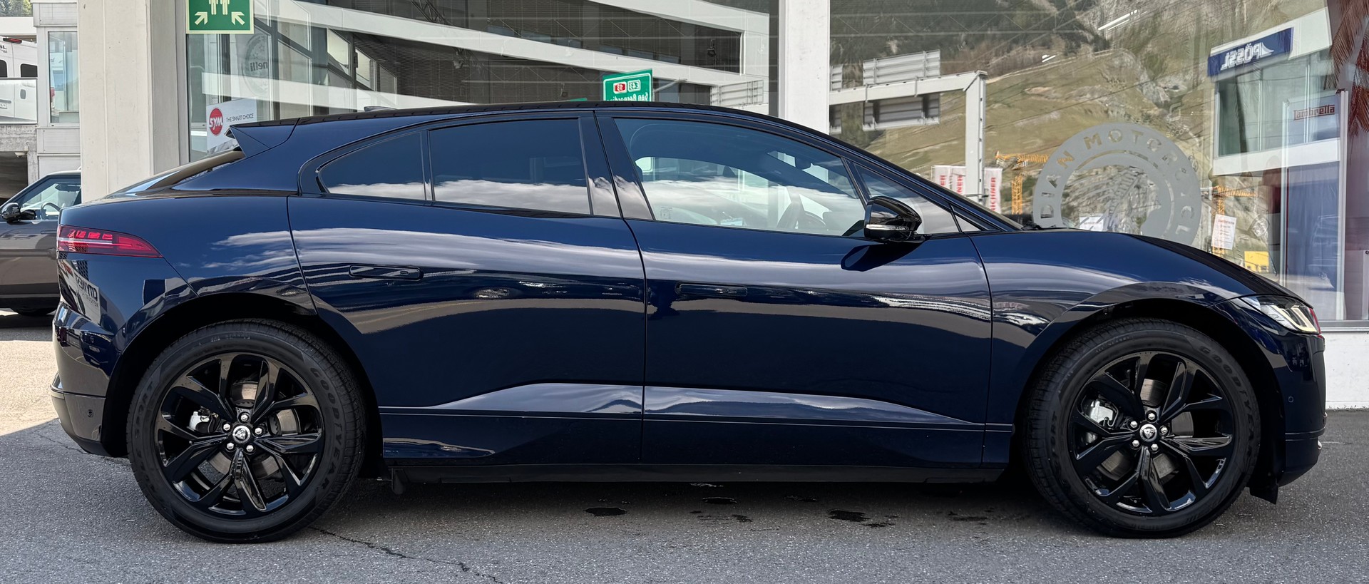 JAGUAR I-Pace EV400 90kW/h R-Dynamic SE-showroom-element-1