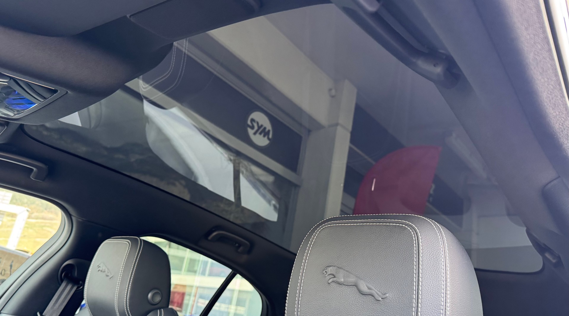 JAGUAR I-Pace EV400 90kW/h R-Dynamic SE-image-9