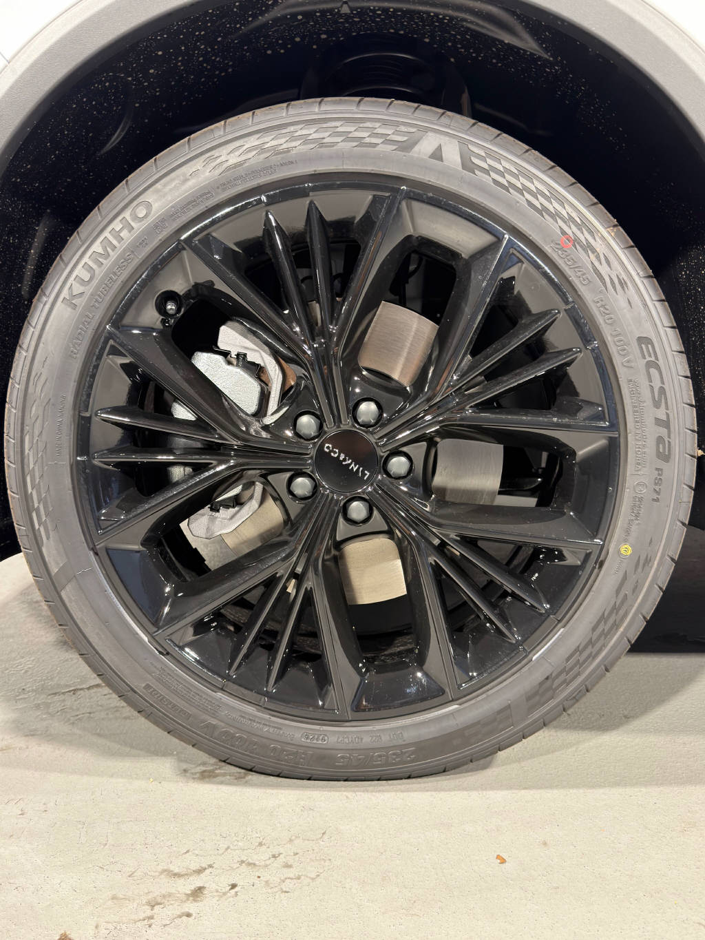 LYNK & CO 01 1.5 PHEV More-showroom-element-1