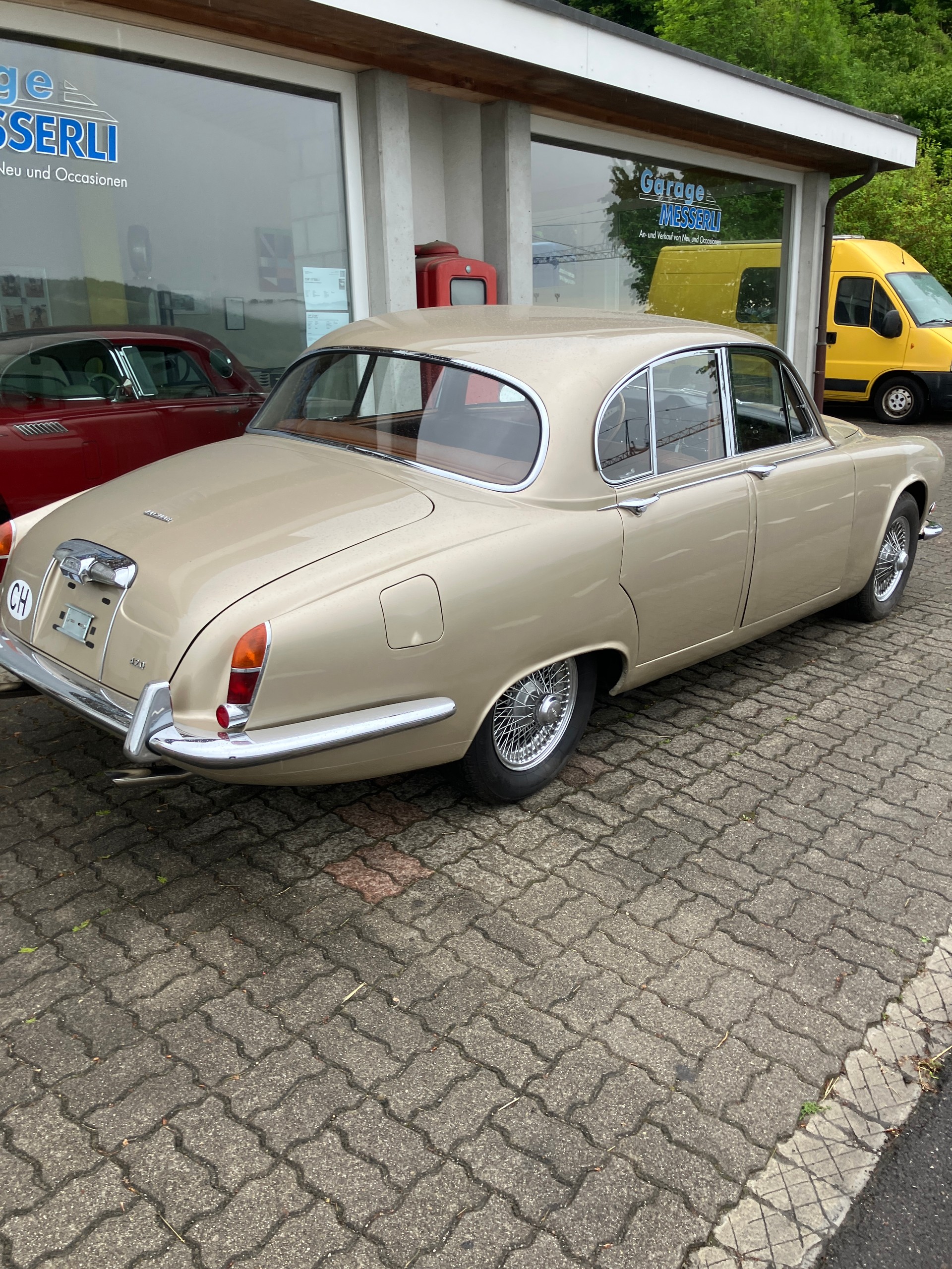 JAGUAR 420-image-1