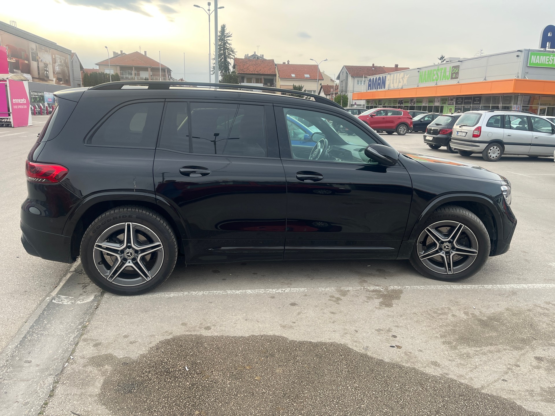 MERCEDES-BENZ GLB 250 AMG Line 4matic-image-2