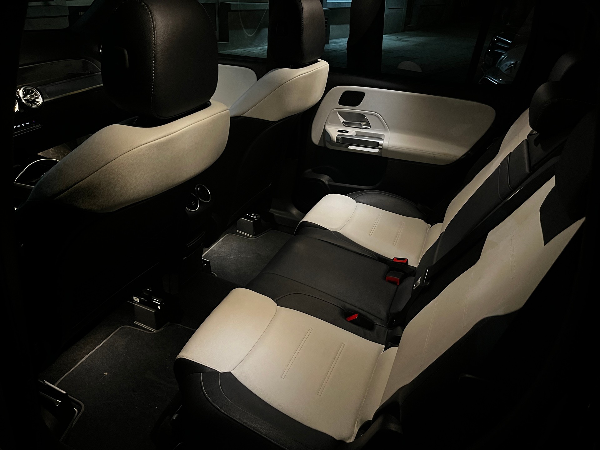 MERCEDES-BENZ GLB 250 AMG Line 4matic-image-8