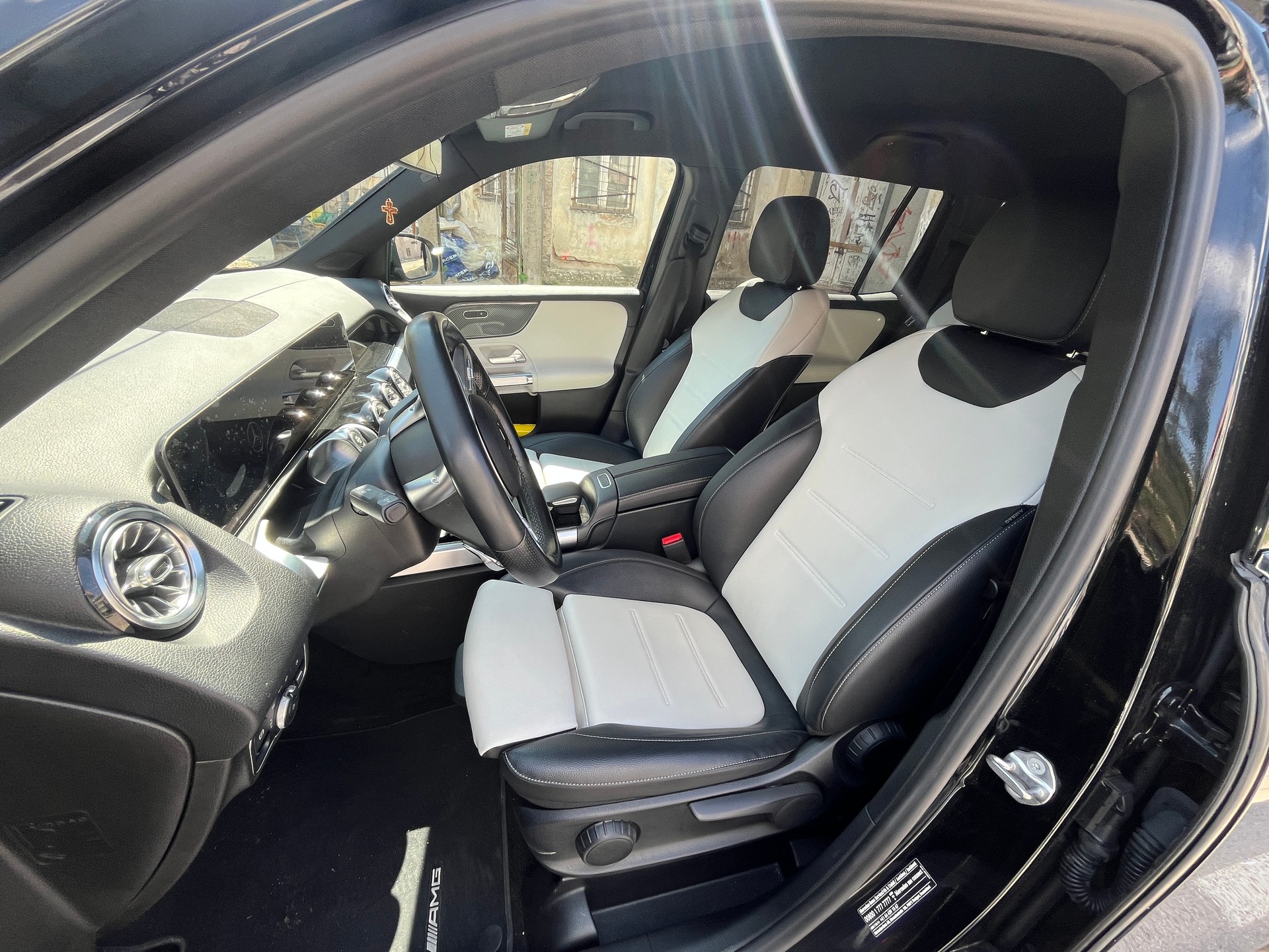MERCEDES-BENZ GLB 250 AMG Line 4matic-image-5