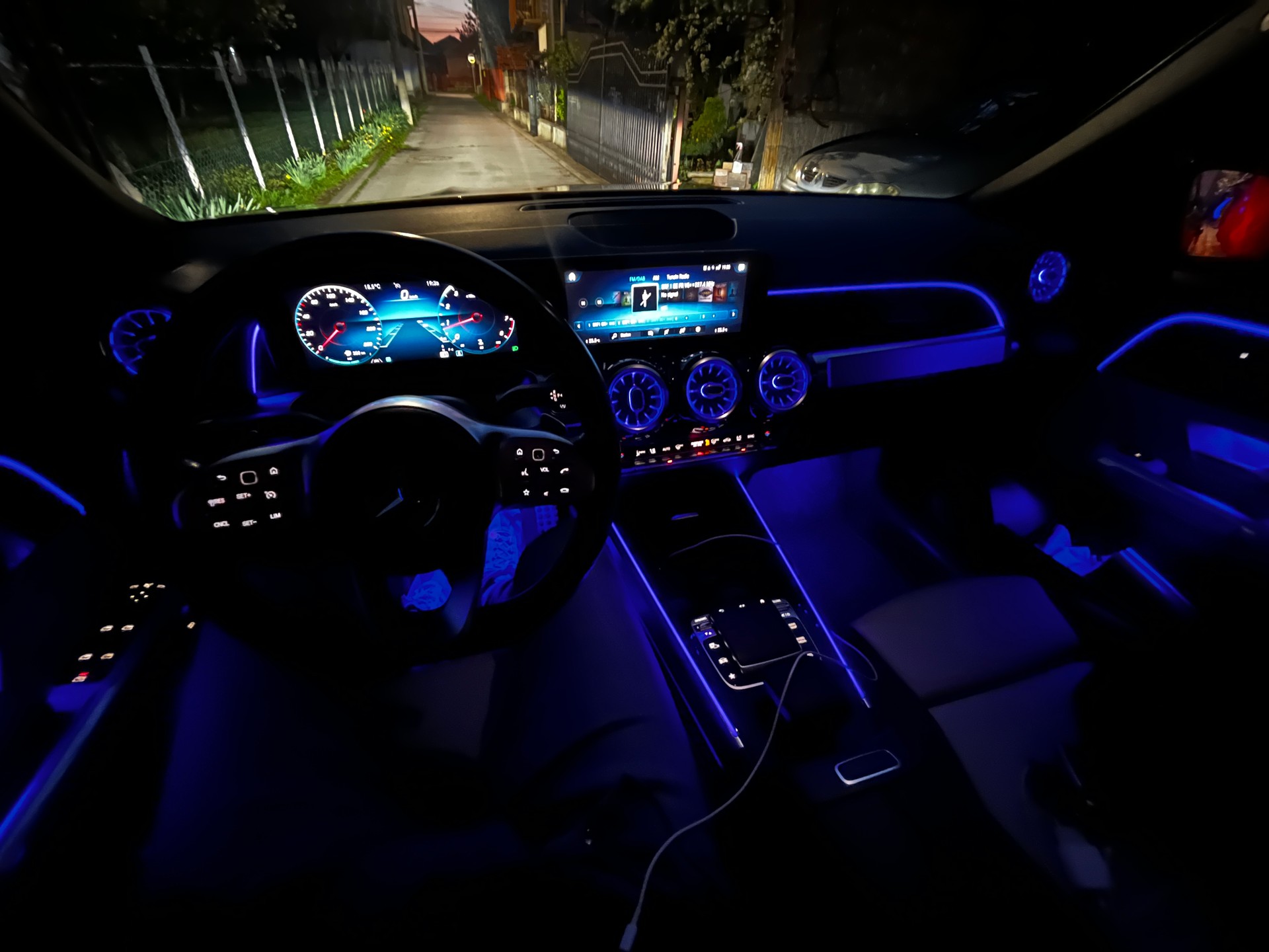MERCEDES-BENZ GLB 250 AMG Line 4matic-image-4