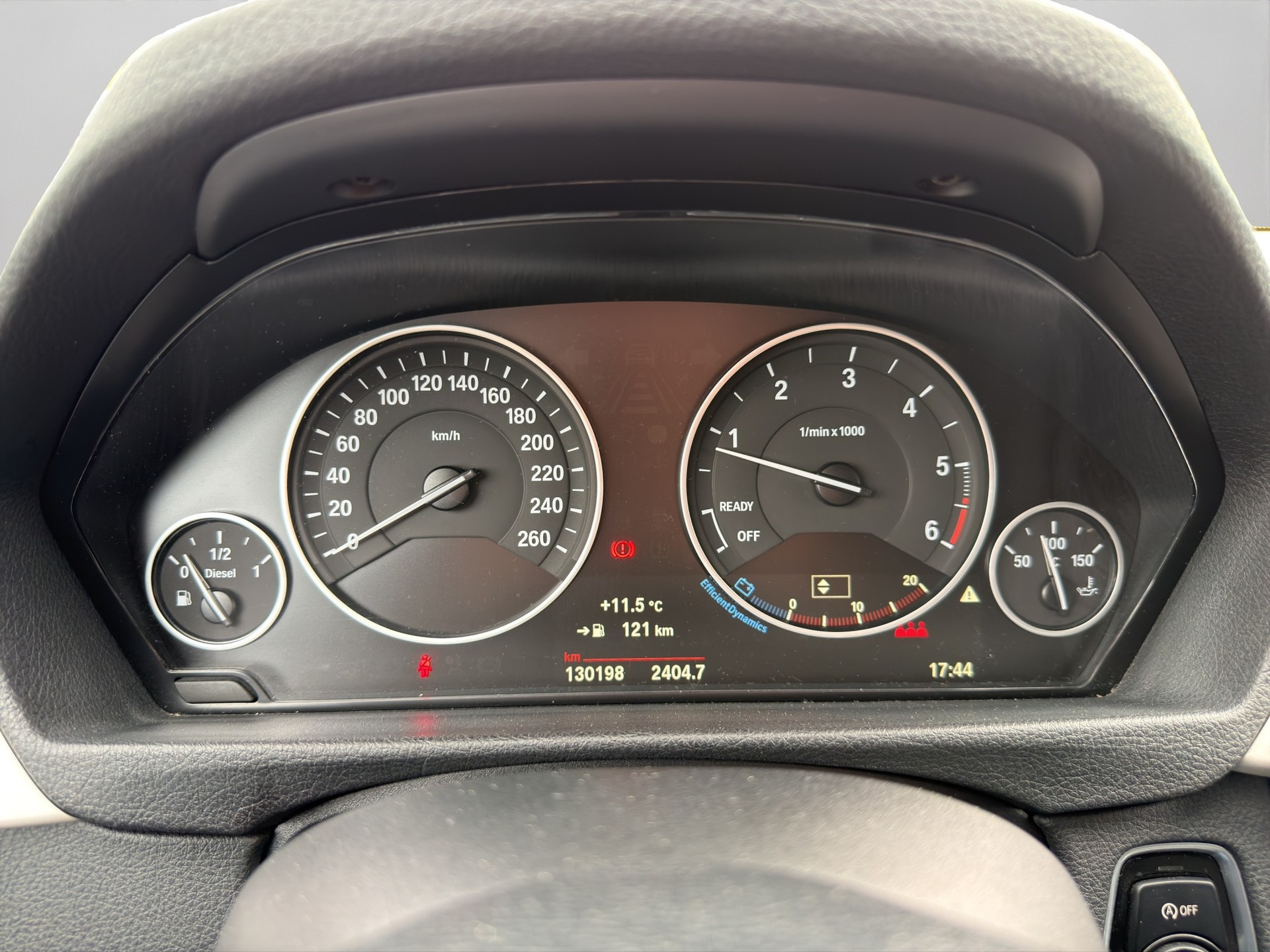 BMW 318d xDrive Sport Line-image-14