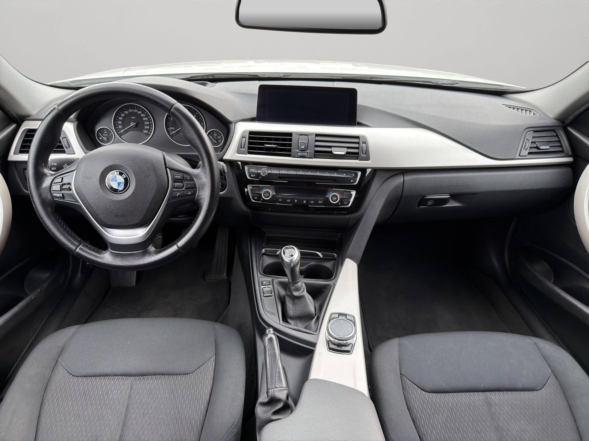 BMW 318d xDrive Sport Line-image-11