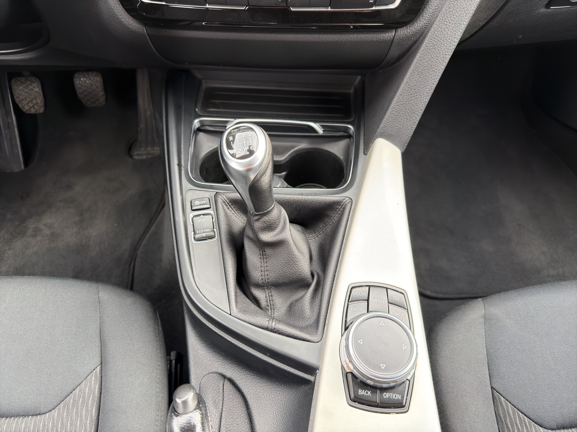 BMW 318d xDrive Sport Line-image-13