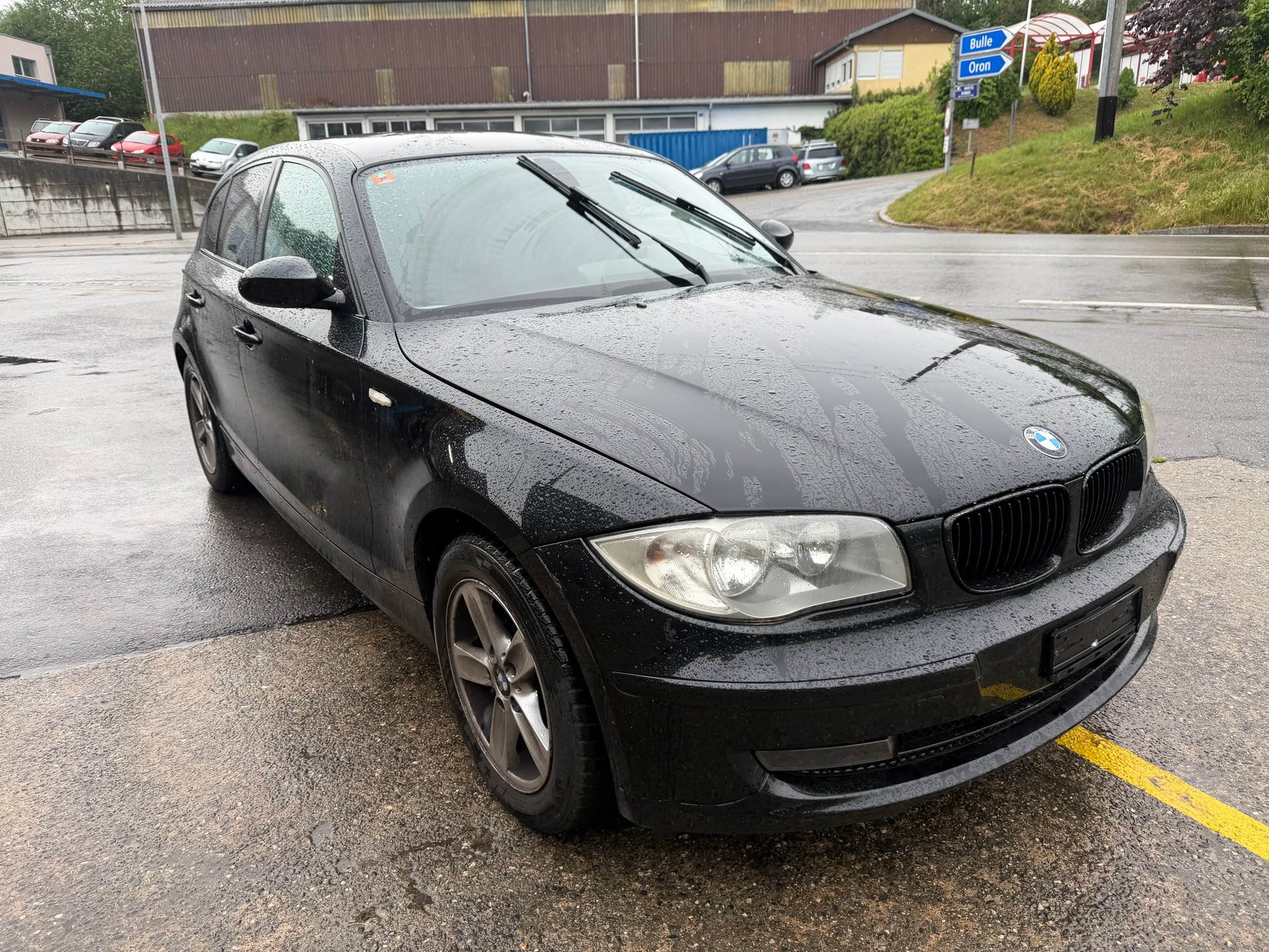 BMW 118i-showroom-element-2