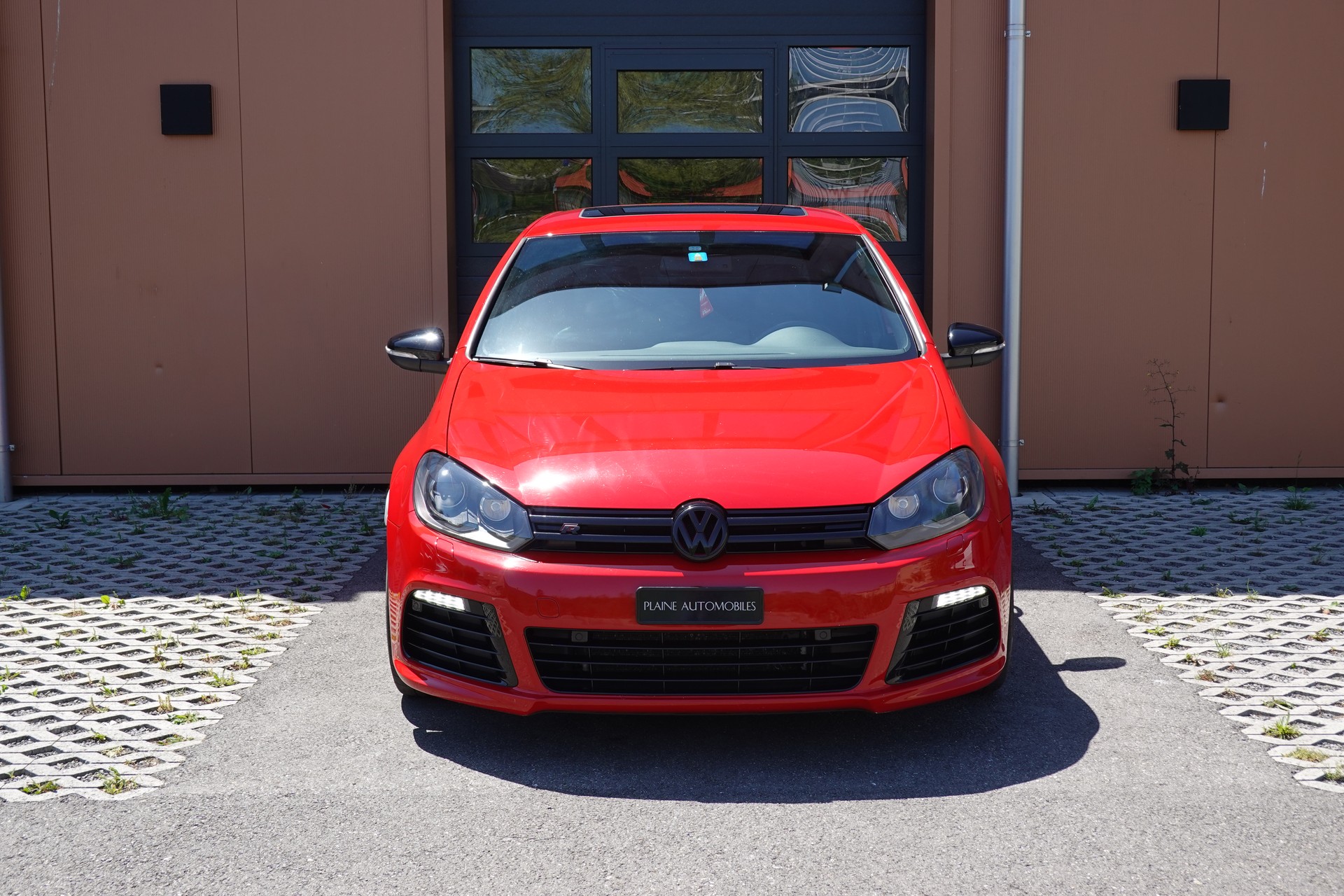 VW Golf 2.0 TSI R 4Motion DSG - " CH Auto * Capteur de recul * Toit Ouvrant * Phares Xenon "-image-1