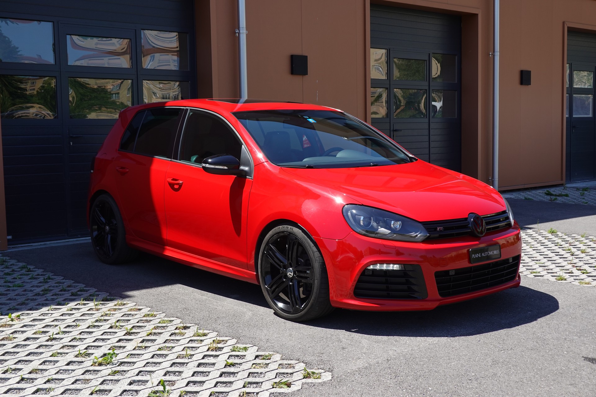 VW Golf 2.0 TSI R 4Motion DSG - " CH Auto * Capteur de recul * Toit Ouvrant * Phares Xenon "-image-2