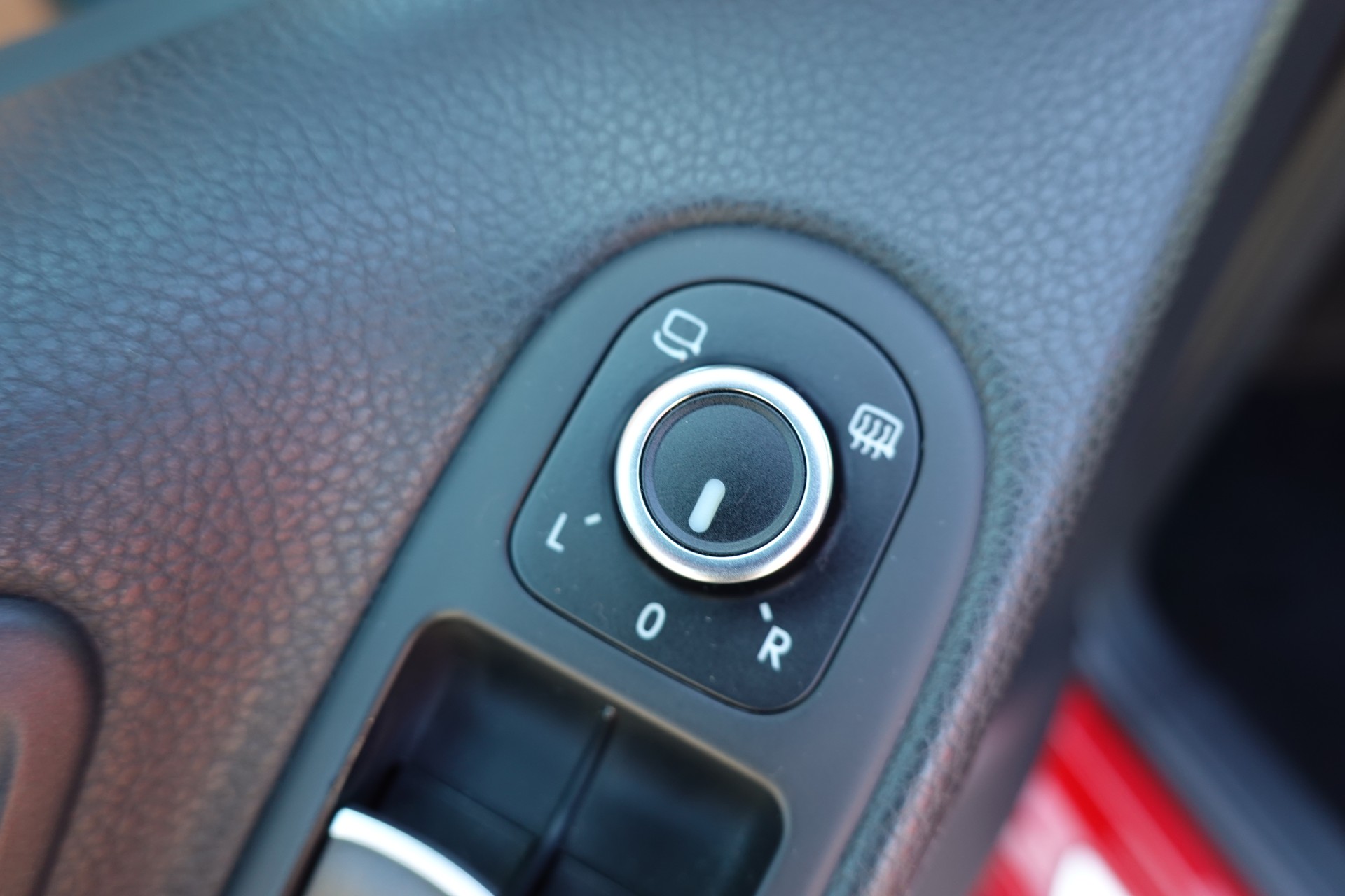 VW Golf 2.0 TSI R 4Motion DSG - " CH Auto * Capteur de recul * Toit Ouvrant * Phares Xenon "-image-17