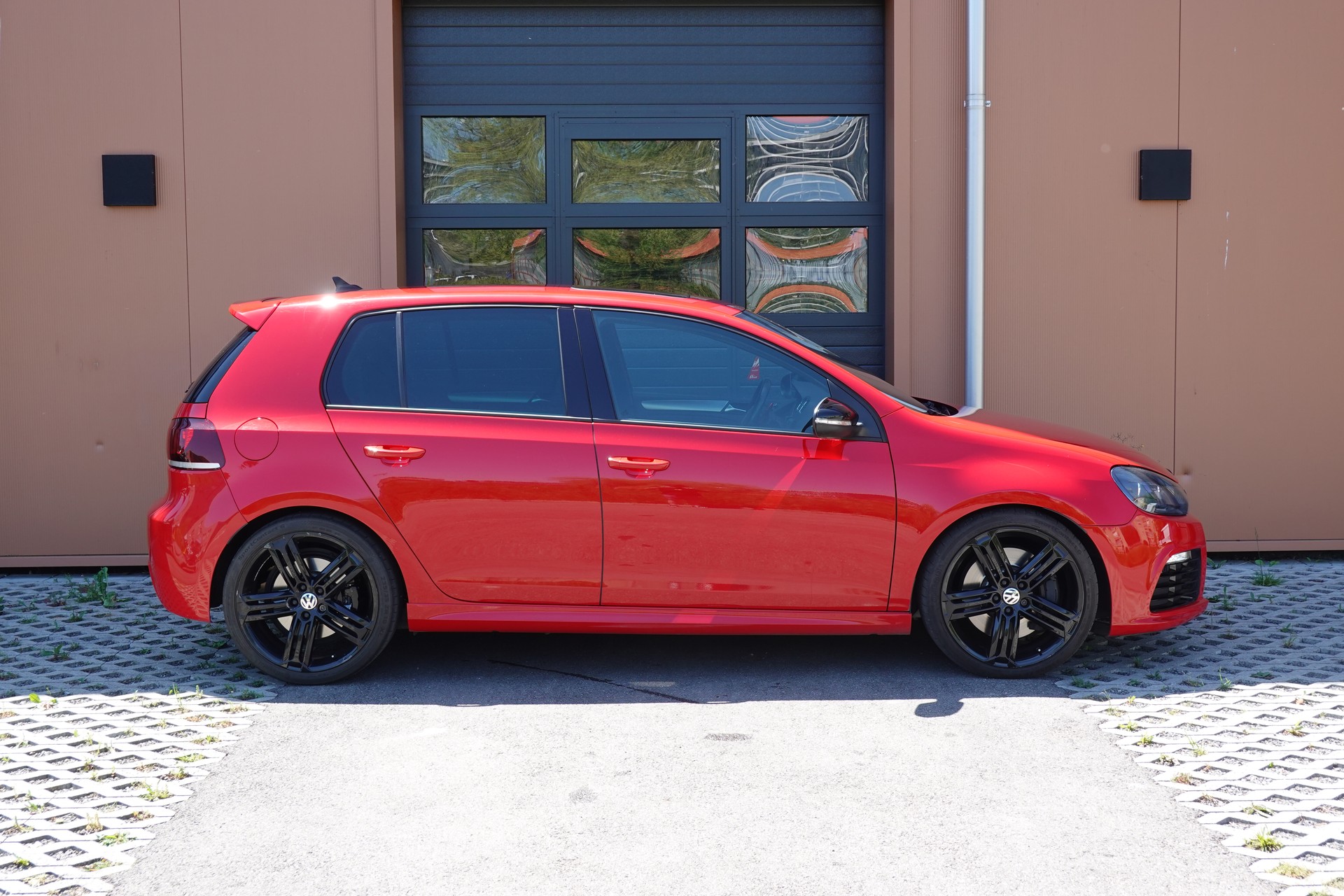 VW Golf 2.0 TSI R 4Motion DSG - " CH Auto * Capteur de recul * Toit Ouvrant * Phares Xenon "-image-3