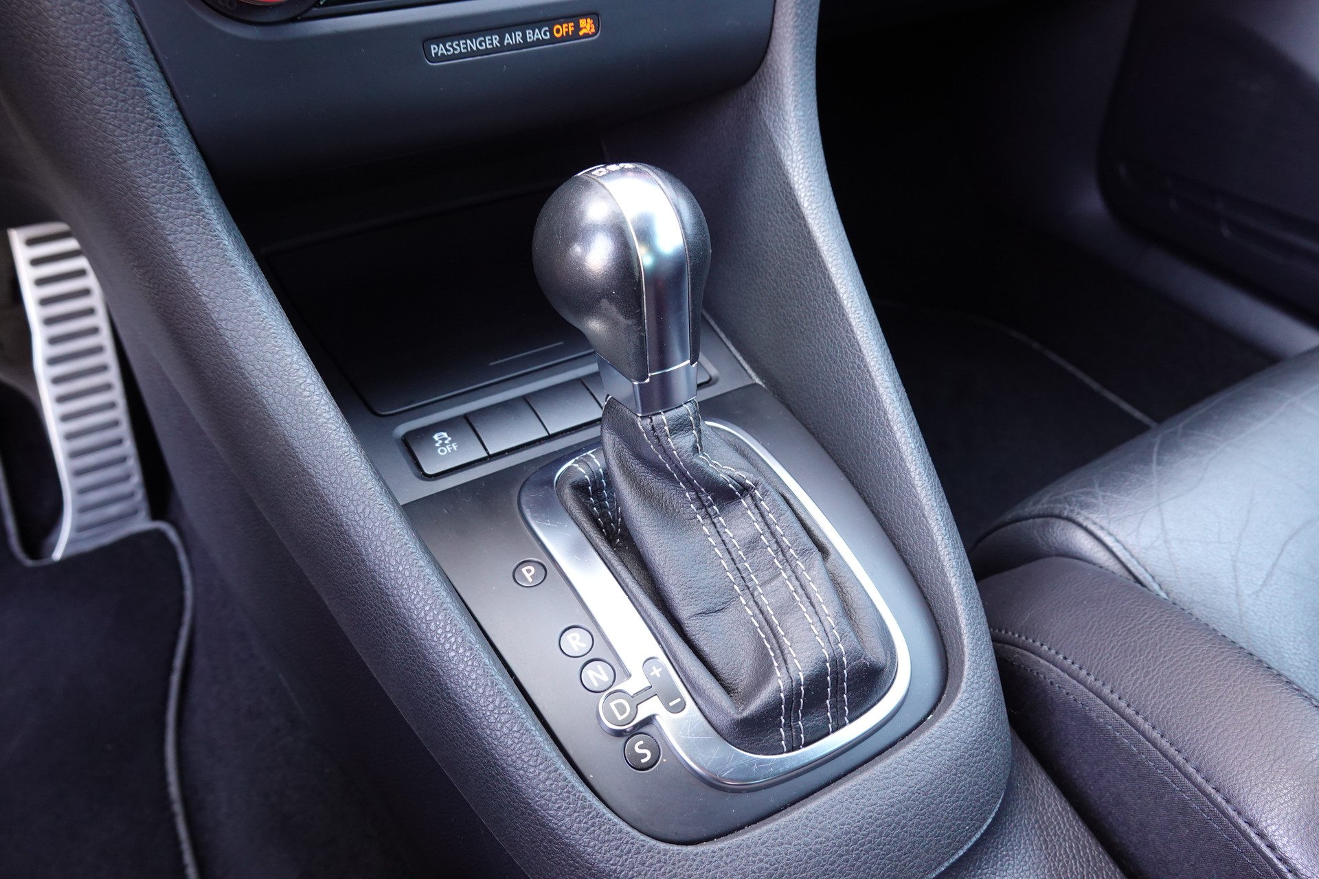 VW Golf 2.0 TSI R 4Motion DSG - " CH Auto * Capteur de recul * Toit Ouvrant * Phares Xenon "-image-15