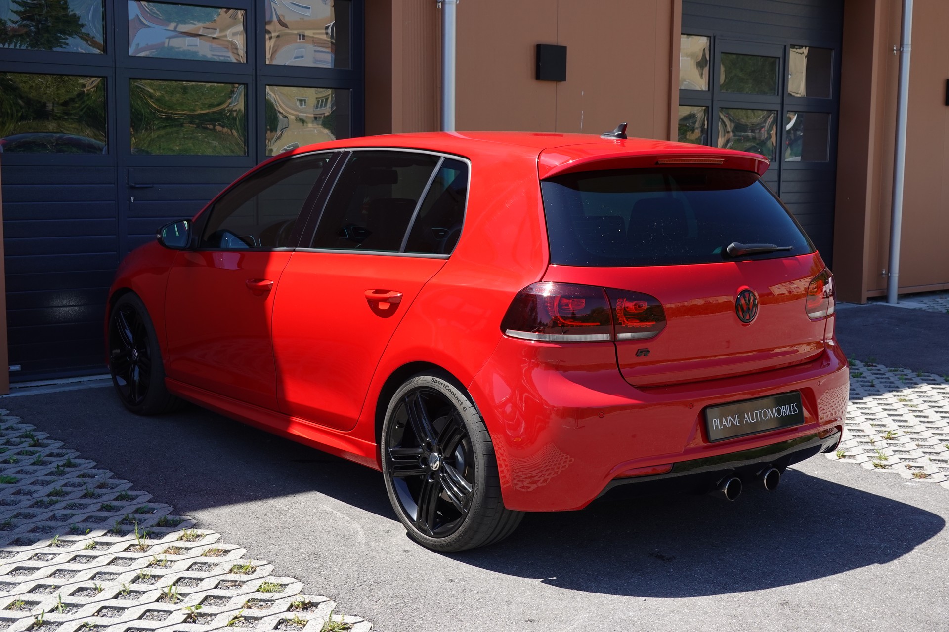 VW Golf 2.0 TSI R 4Motion DSG - " CH Auto * Capteur de recul * Toit Ouvrant * Phares Xenon "-image-9