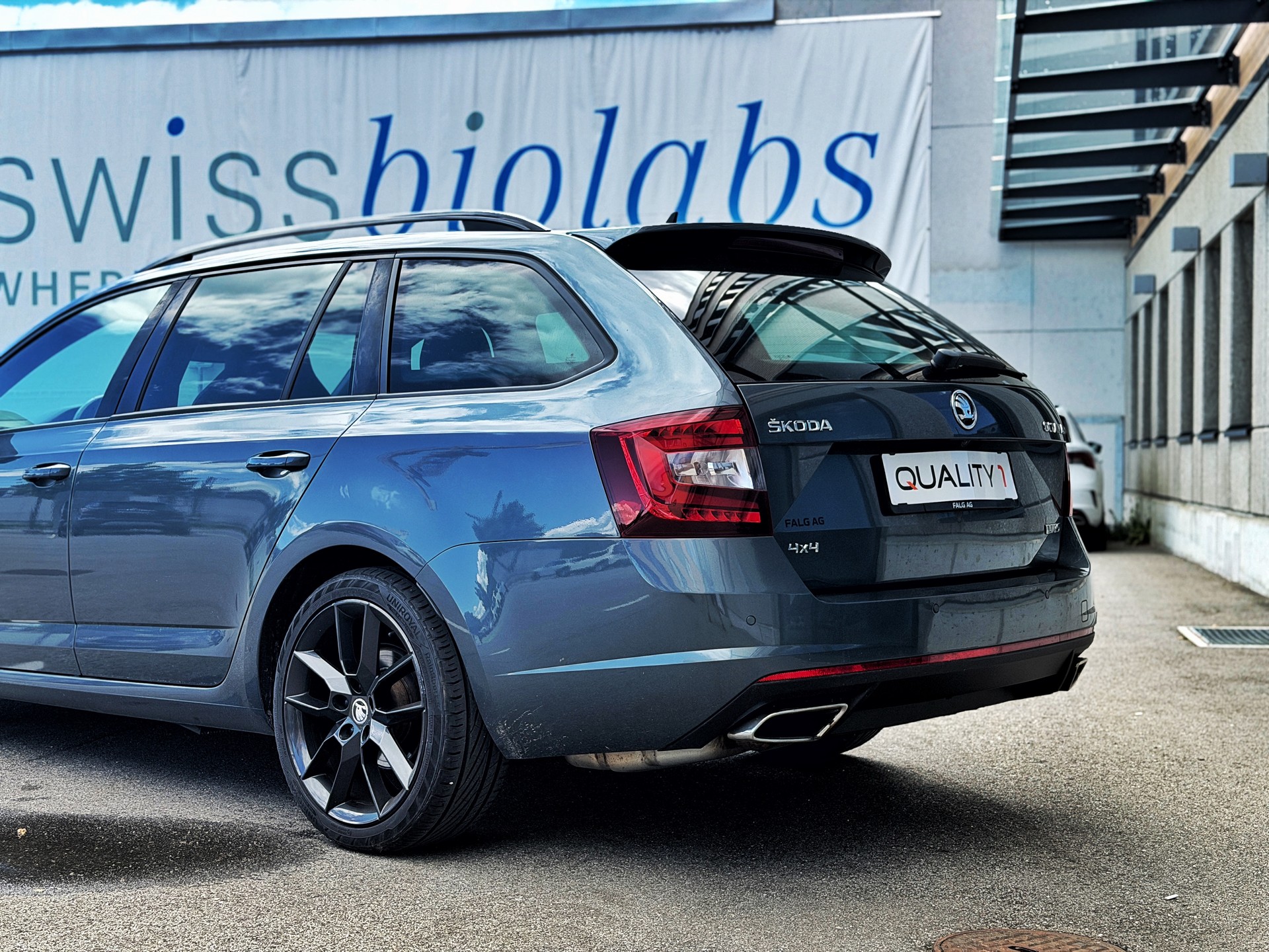 SKODA Octavia Combi 2.0 TDI RS 4x4 DSG-image-9