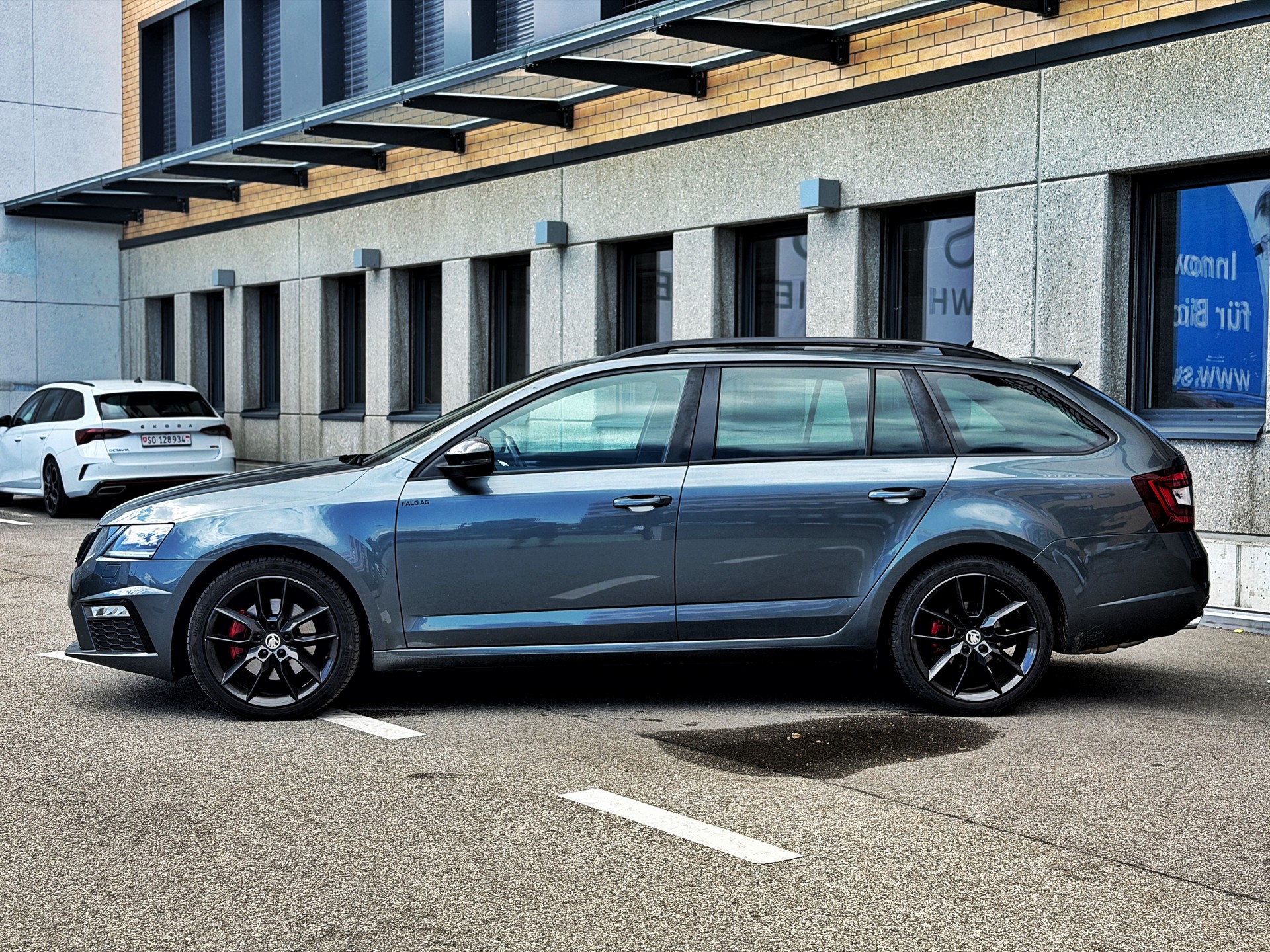 SKODA Octavia Combi 2.0 TDI RS 4x4 DSG-showroom-element-1