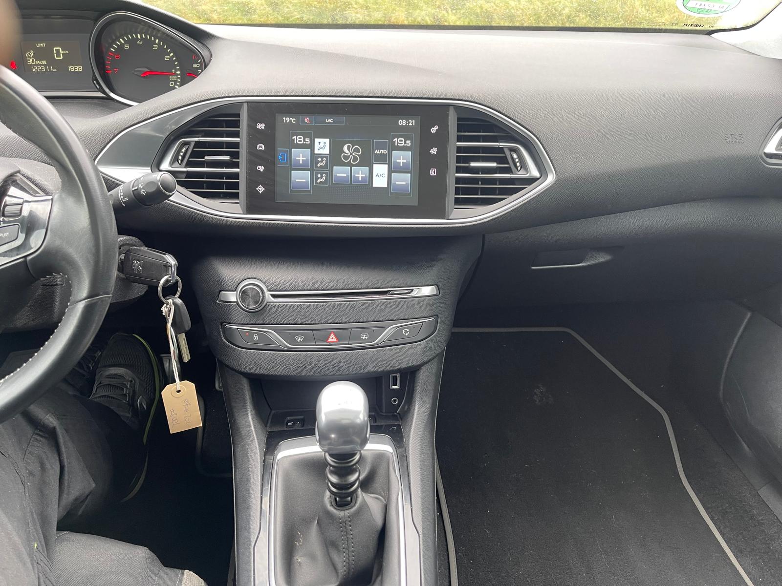 PEUGEOT 308 SW 1.2 THP Style-image-13