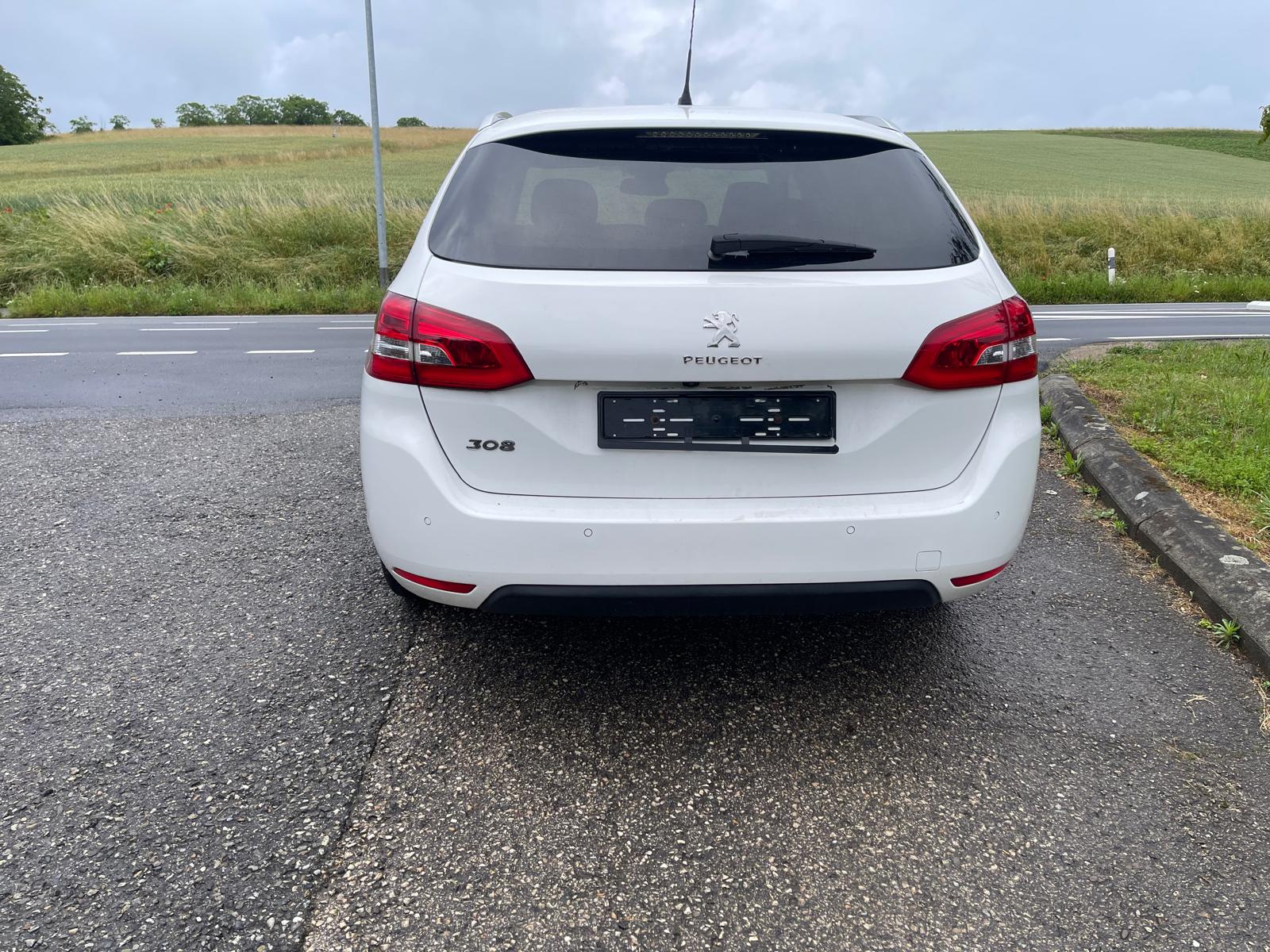 PEUGEOT 308 SW 1.2 THP Style-image-8