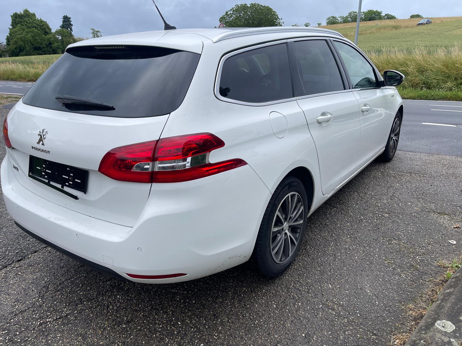 PEUGEOT 308 SW 1.2 THP Style-image-9