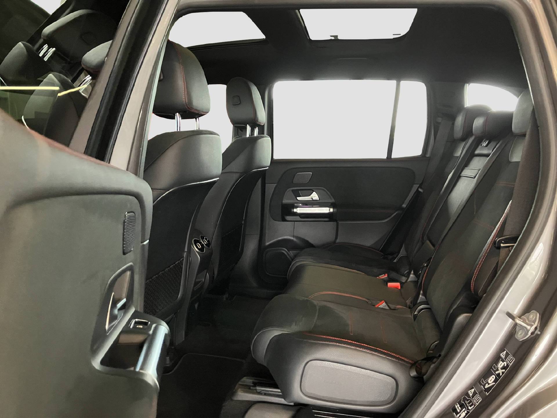 MERCEDES-BENZ EQB 300 AMG Line 4MATIC-image-14