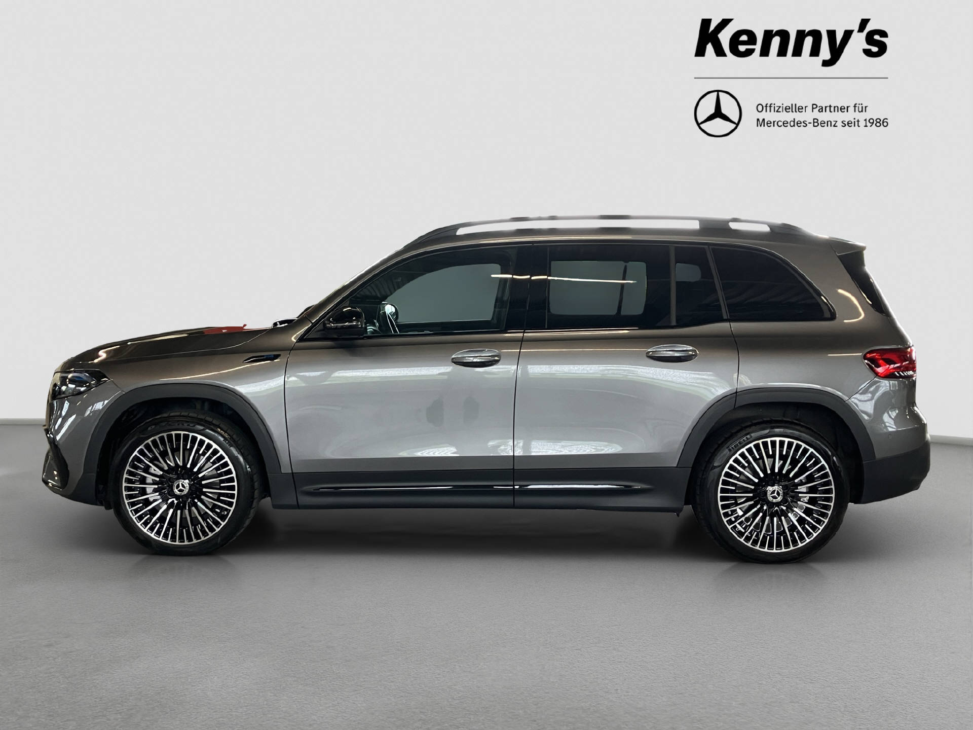 MERCEDES-BENZ EQB 300 AMG Line 4MATIC-showroom-element-2