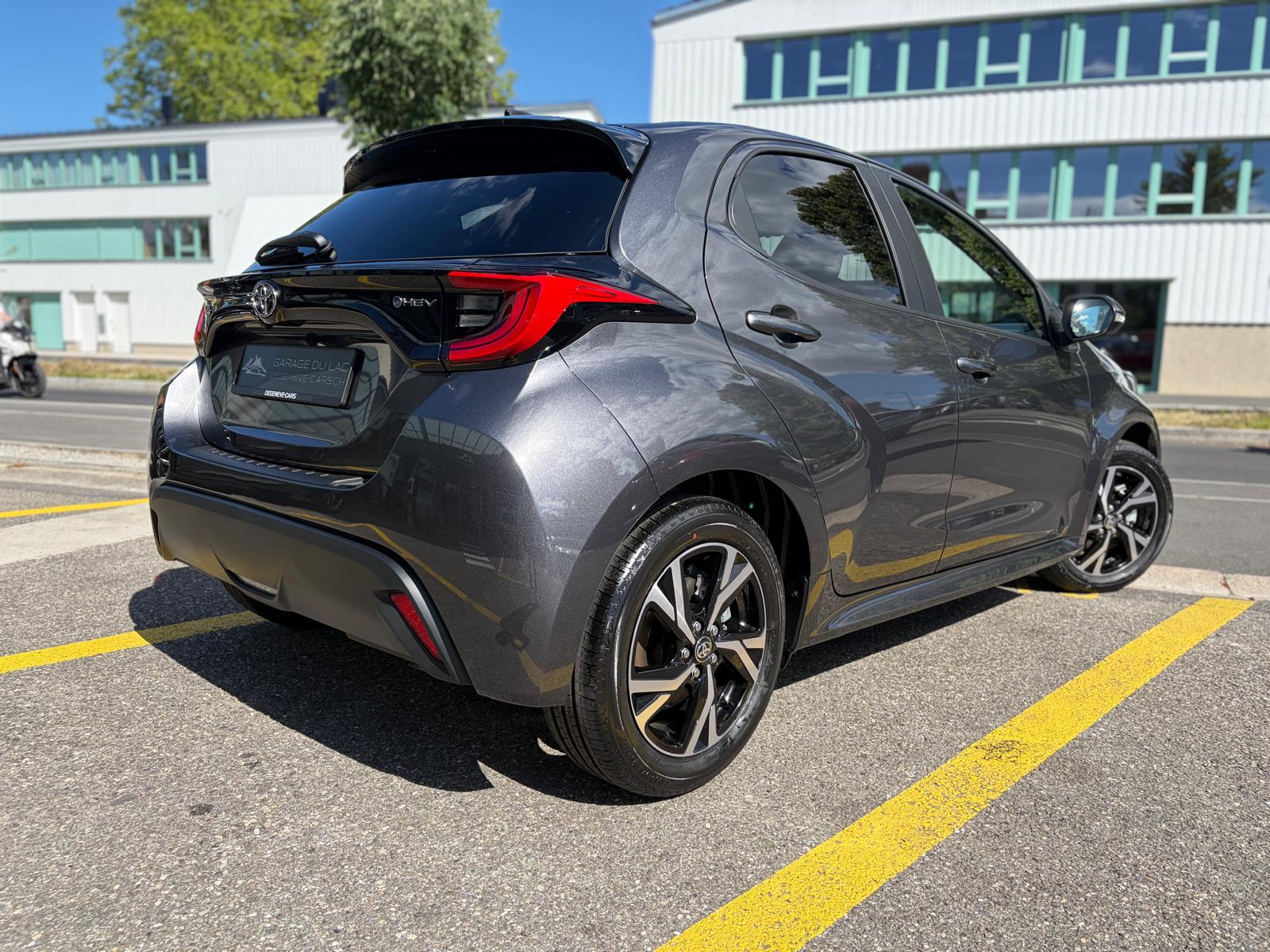 TOYOTA Yaris 1.5 Trend e-CVT-showroom-element-3