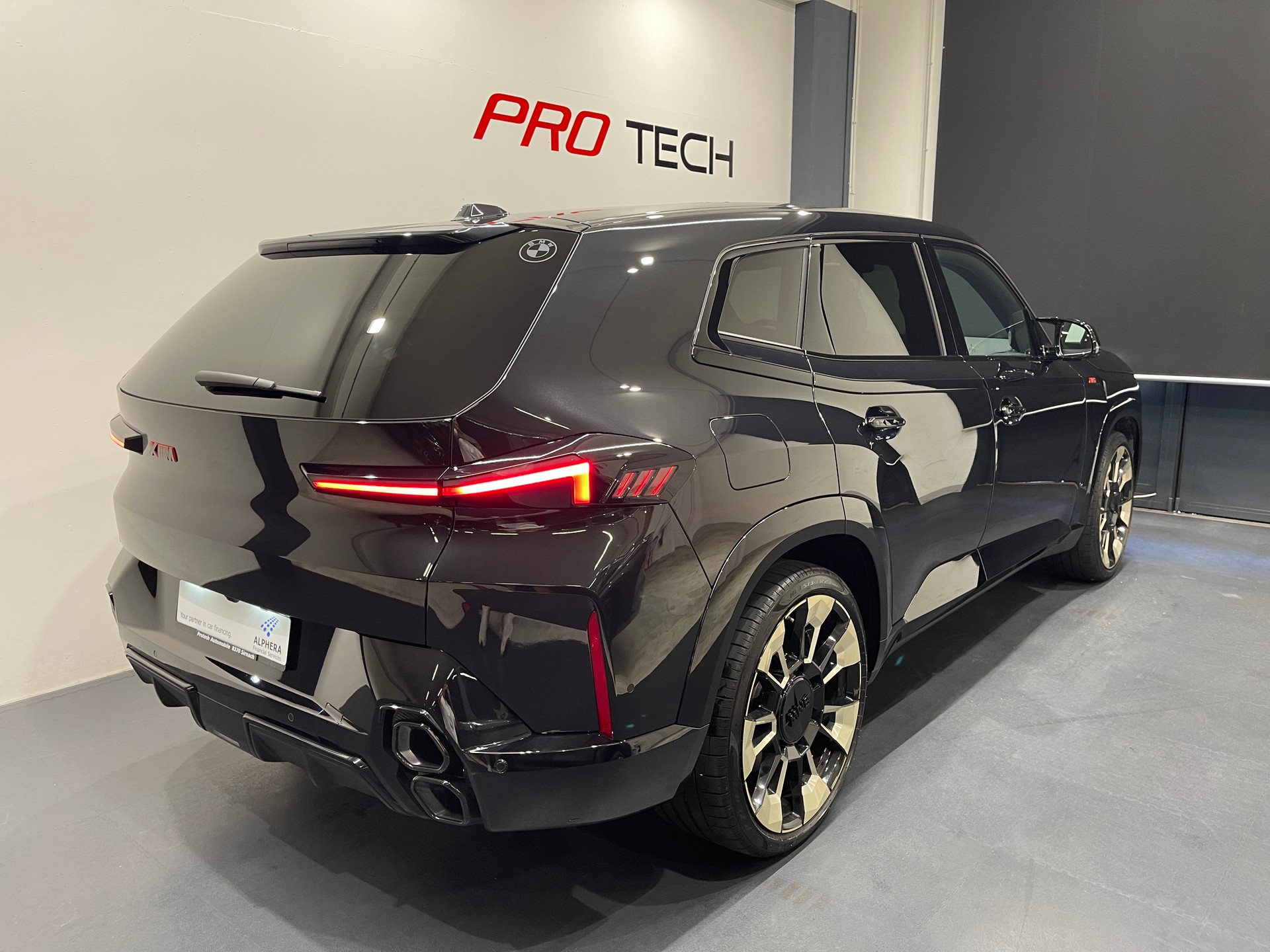 BMW XM xDrive PHEV Steptronic Label-showroom-element-2