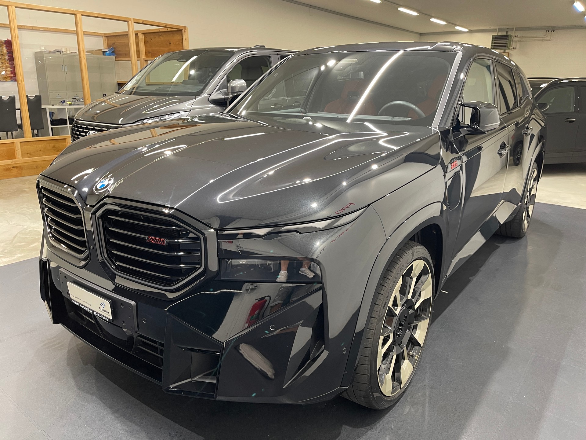 BMW XM xDrive PHEV Steptronic Label-showroom-element-3