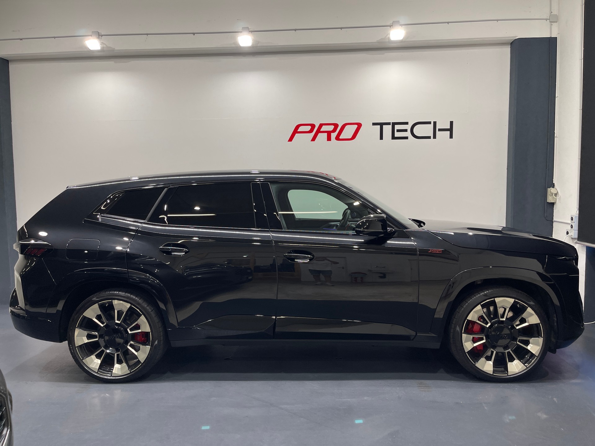 BMW XM xDrive PHEV Steptronic Label-showroom-element-1