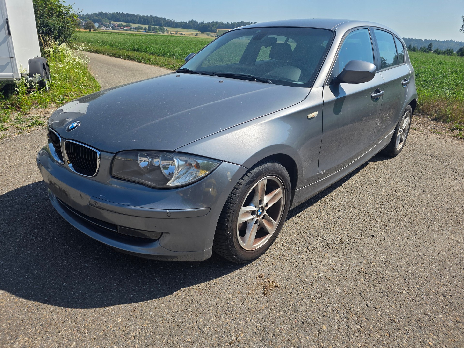 BMW 118d-showroom-element-1