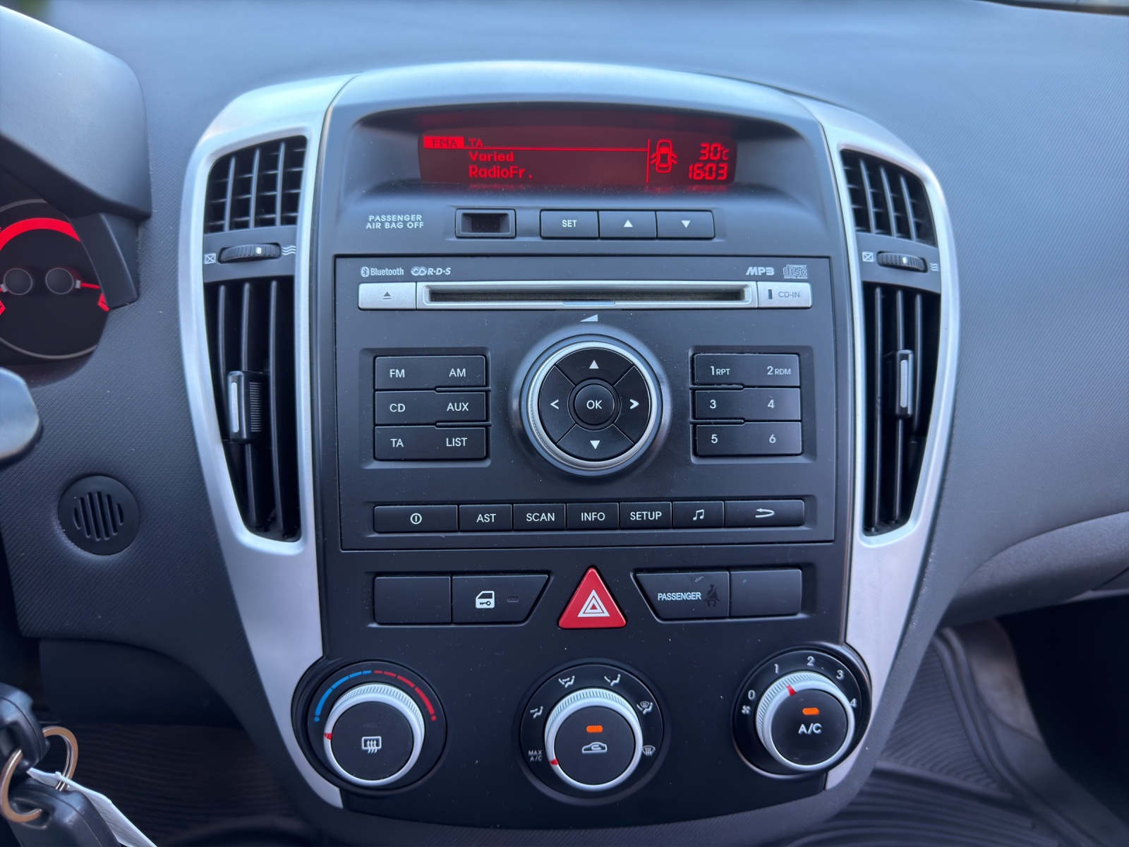 KIA Cee'd 1.4 16V Basic-image-14