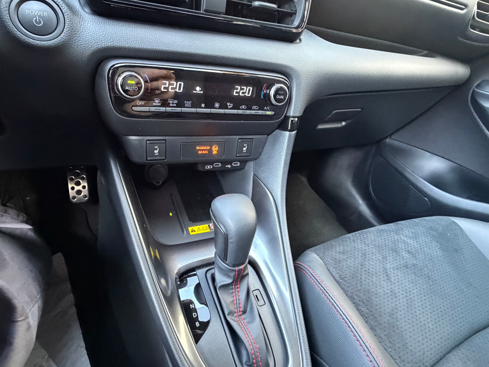 TOYOTA Yaris 1.5 GR Sport e-CVT-image-15