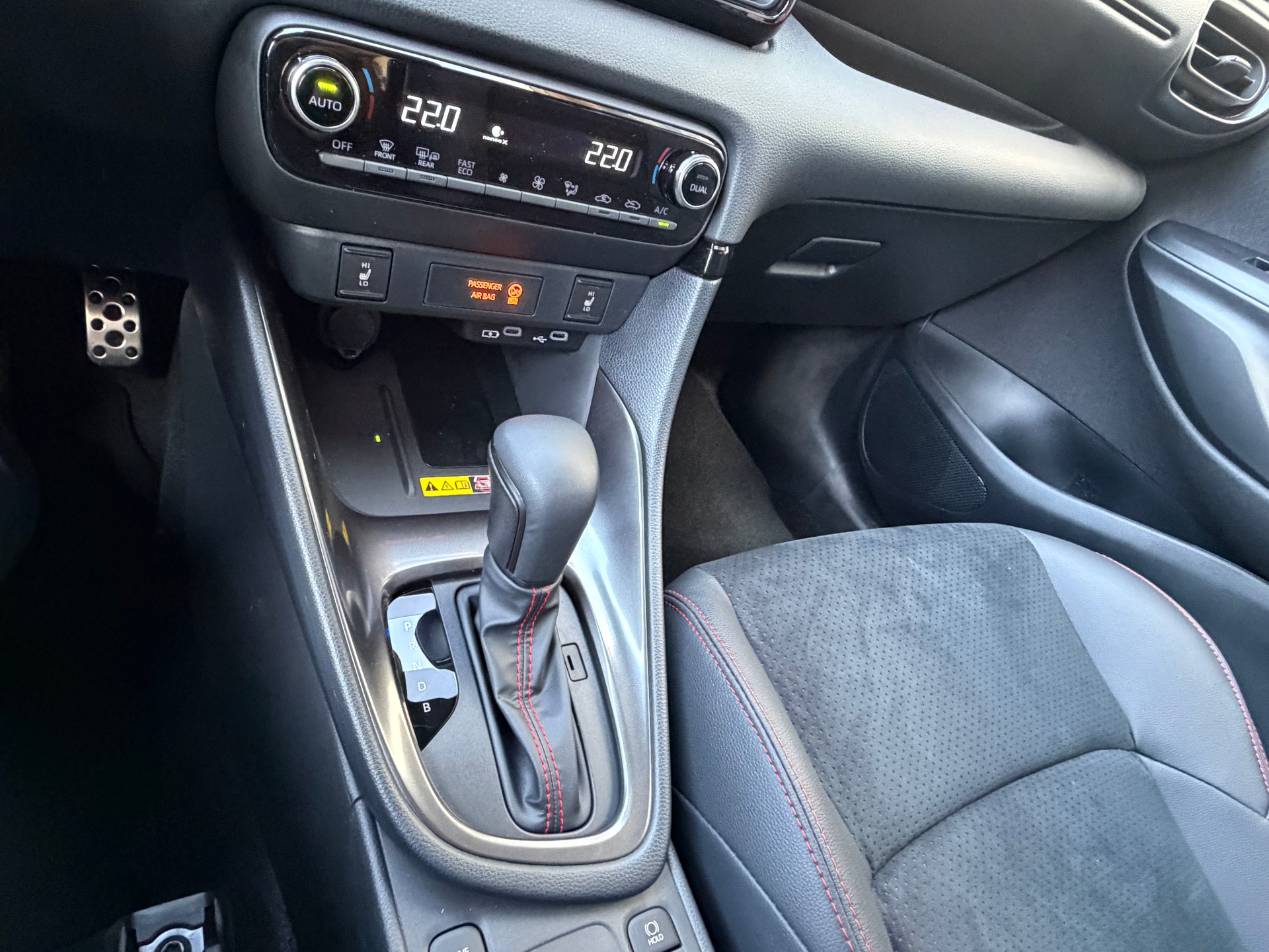 TOYOTA Yaris 1.5 GR Sport e-CVT-image-18